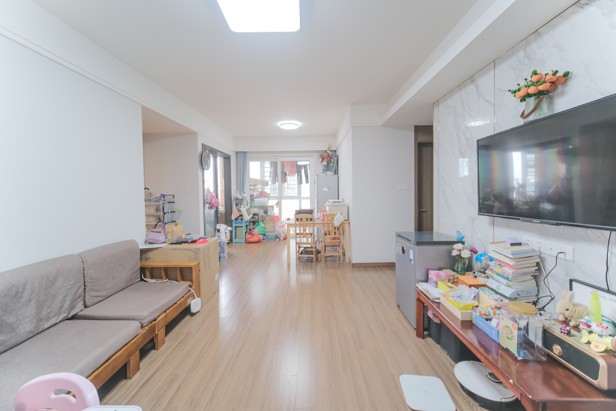 保利香槟国际  4室2厅2卫   99.80万客厅