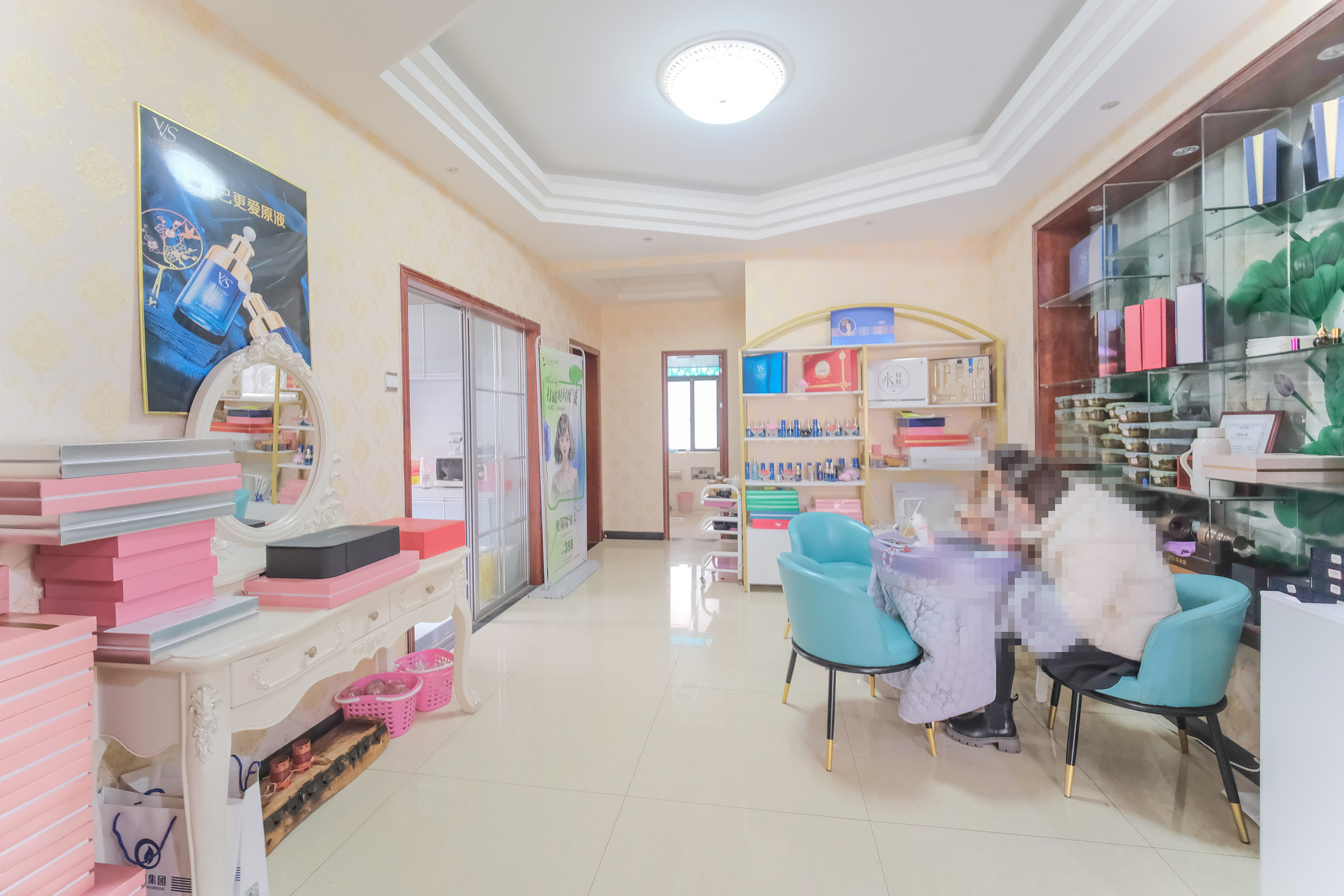 圆梦完美生活 5室2厅2卫 79.8万 圆梦完美生活 5室2厅2卫 79.8万客厅