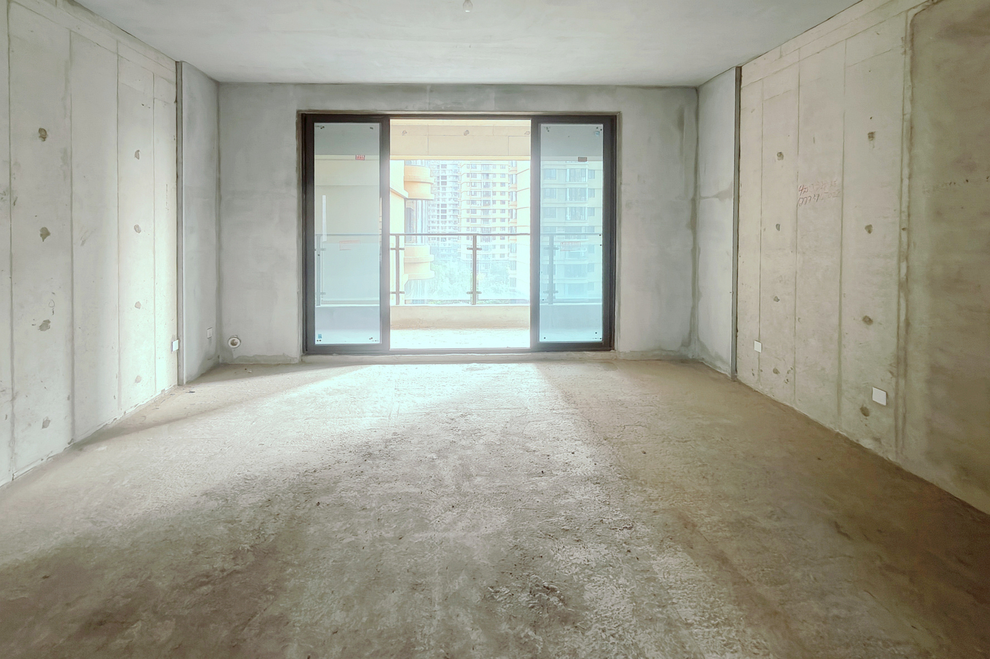 三润城(三润星城) 5室2厅2卫 135.0万 三润城(三润星城) 5室2厅2卫 135.0万客厅