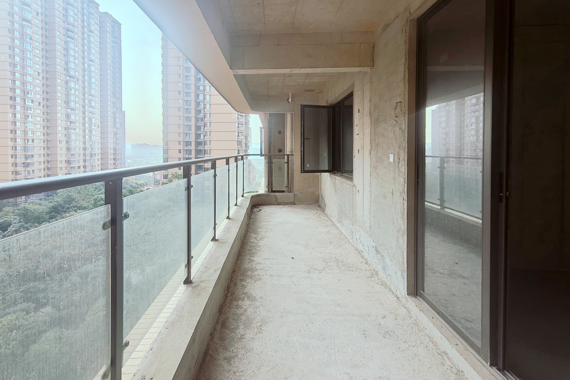 三润城(三润星城) 5室2厅2卫 135.0万 三润城(三润星城) 5室2厅2卫 135.0万阳台