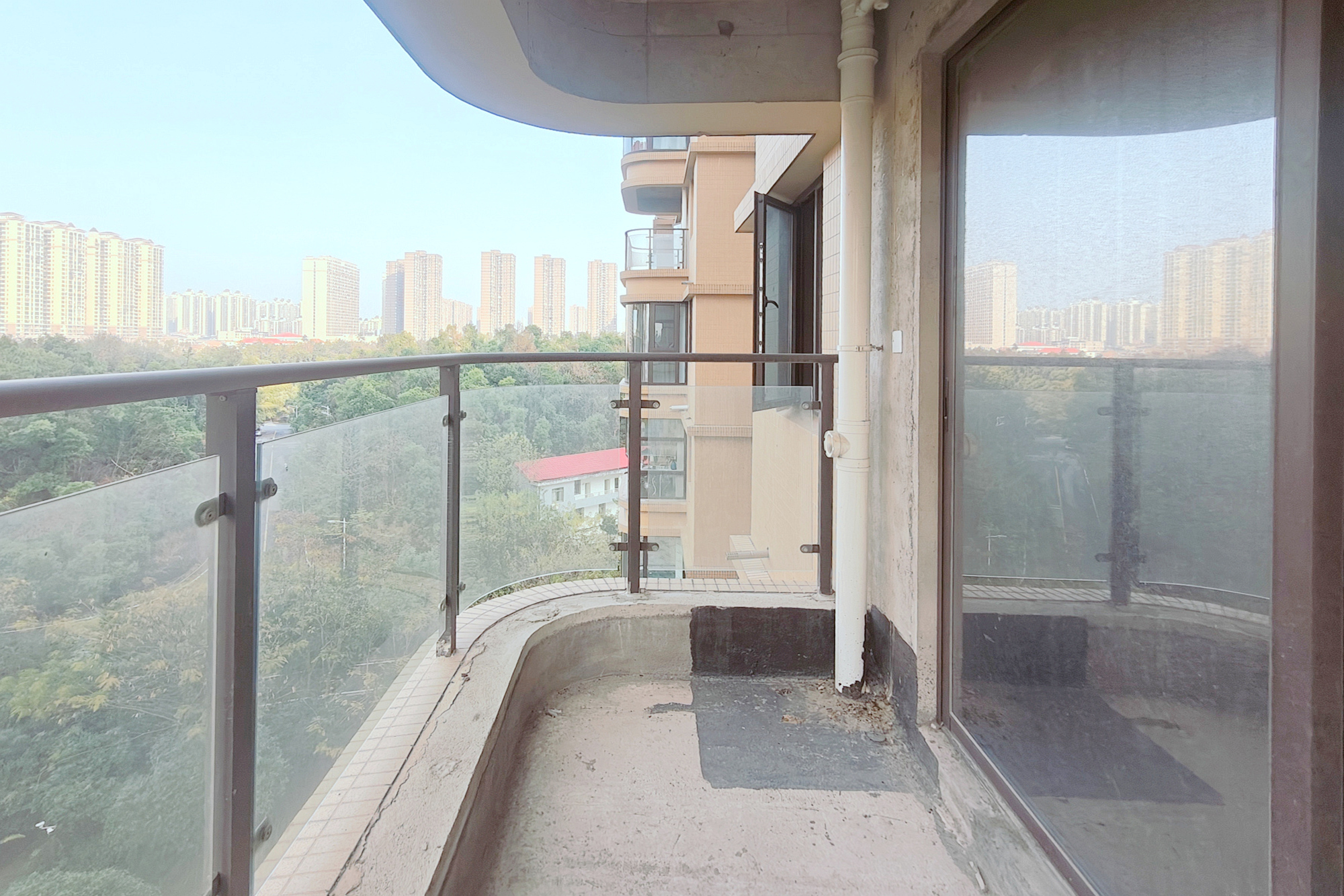 三润城(三润星城) 5室2厅2卫 135.0万 三润城(三润星城) 5室2厅2卫 135.0万阳台