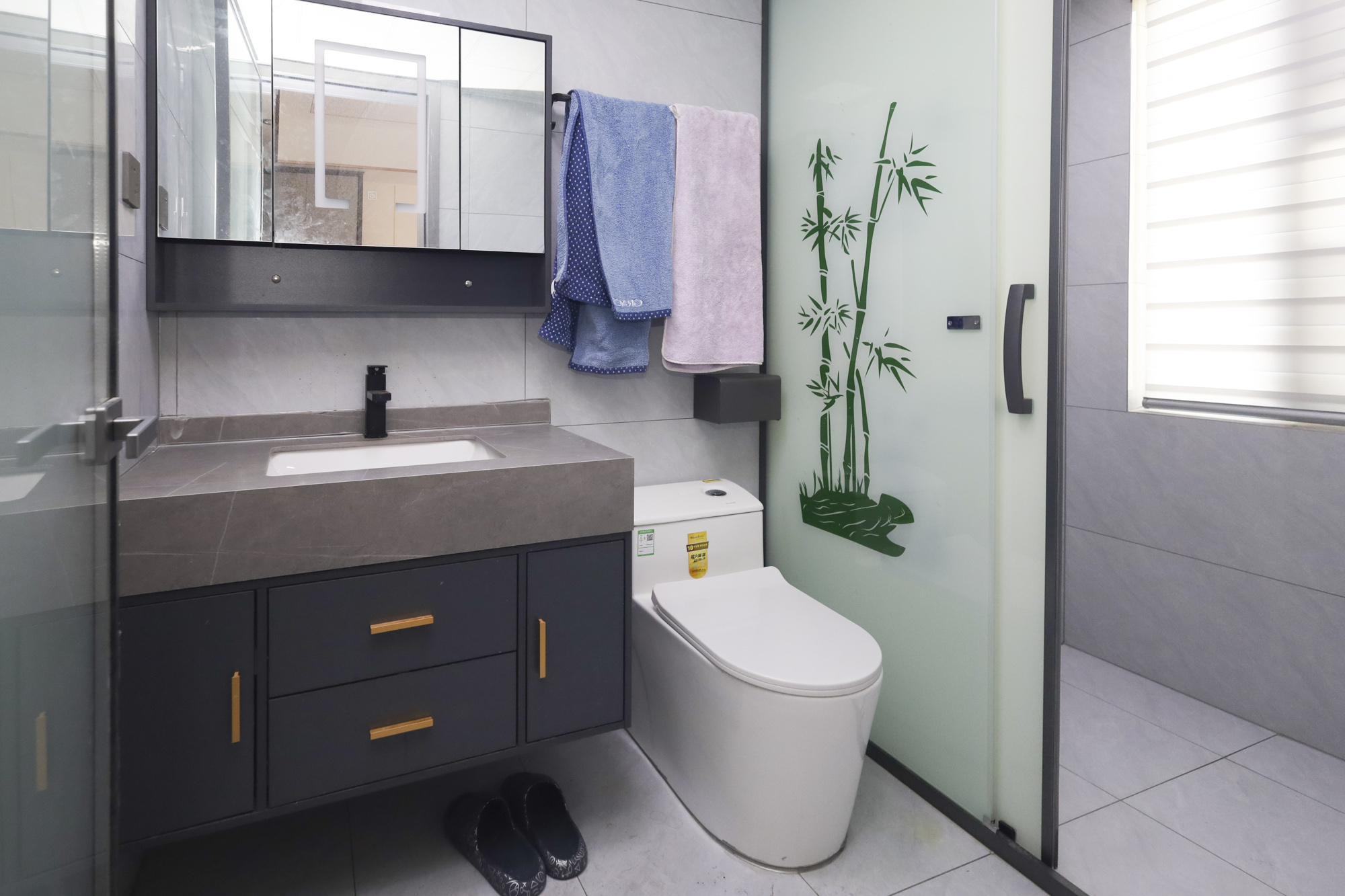 南璟滨江书苑 4室2厅2卫 85.0万 南璟滨江书苑 4室2厅2卫 85.0万卫生间