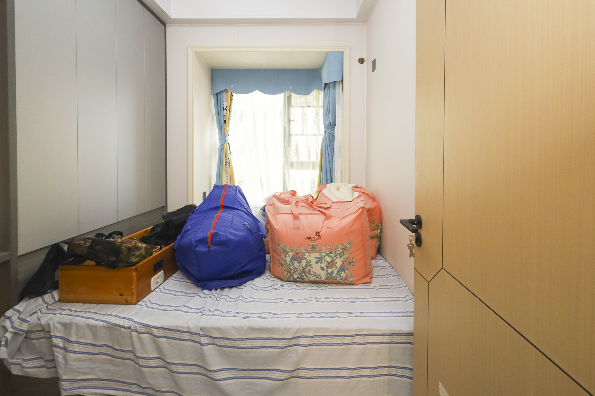 南璟滨江书苑 4室2厅2卫 85.0万 南璟滨江书苑 4室2厅2卫 85.0万卧室