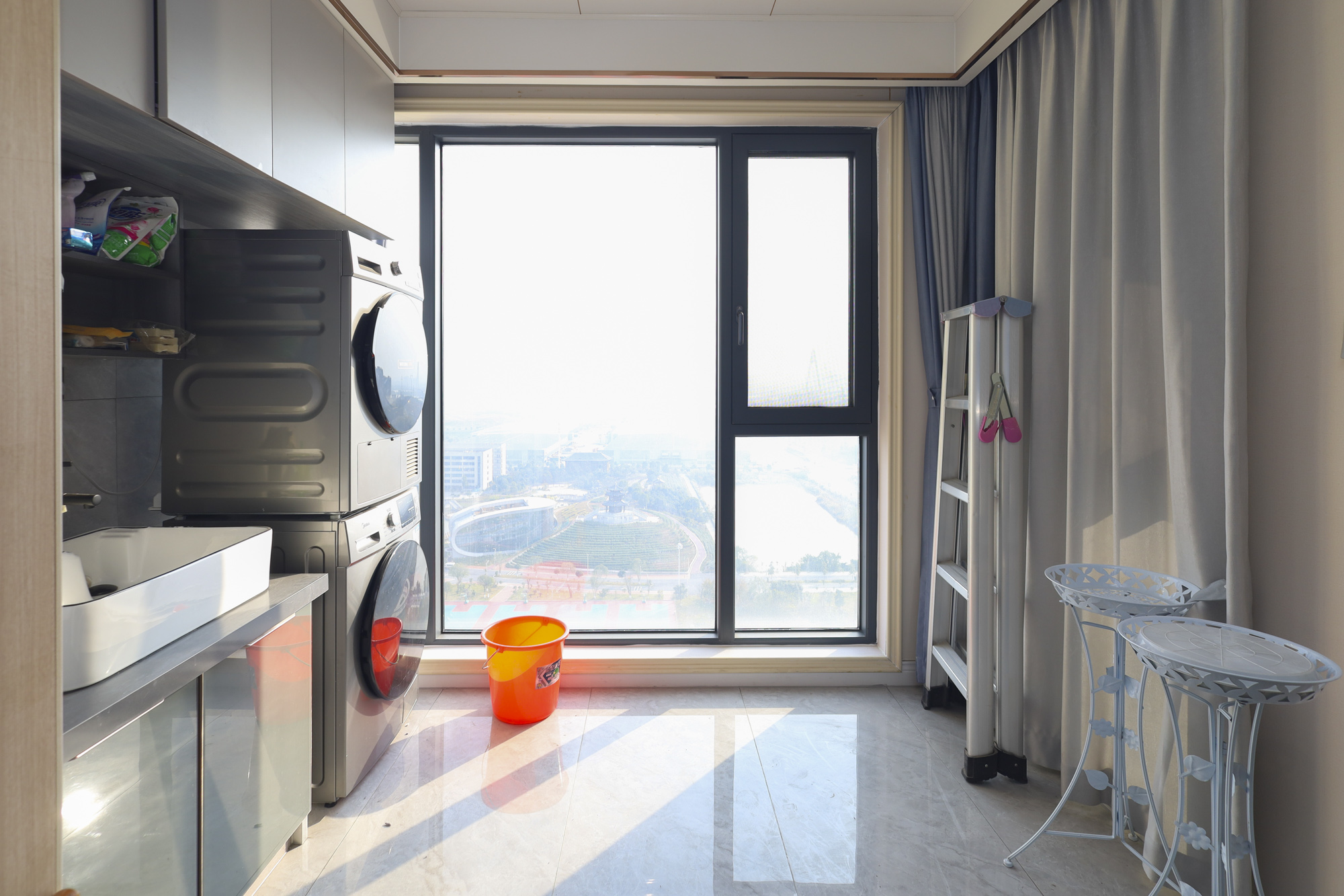 南璟滨江书苑 4室2厅2卫 85.0万 南璟滨江书苑 4室2厅2卫 85.0万阳台