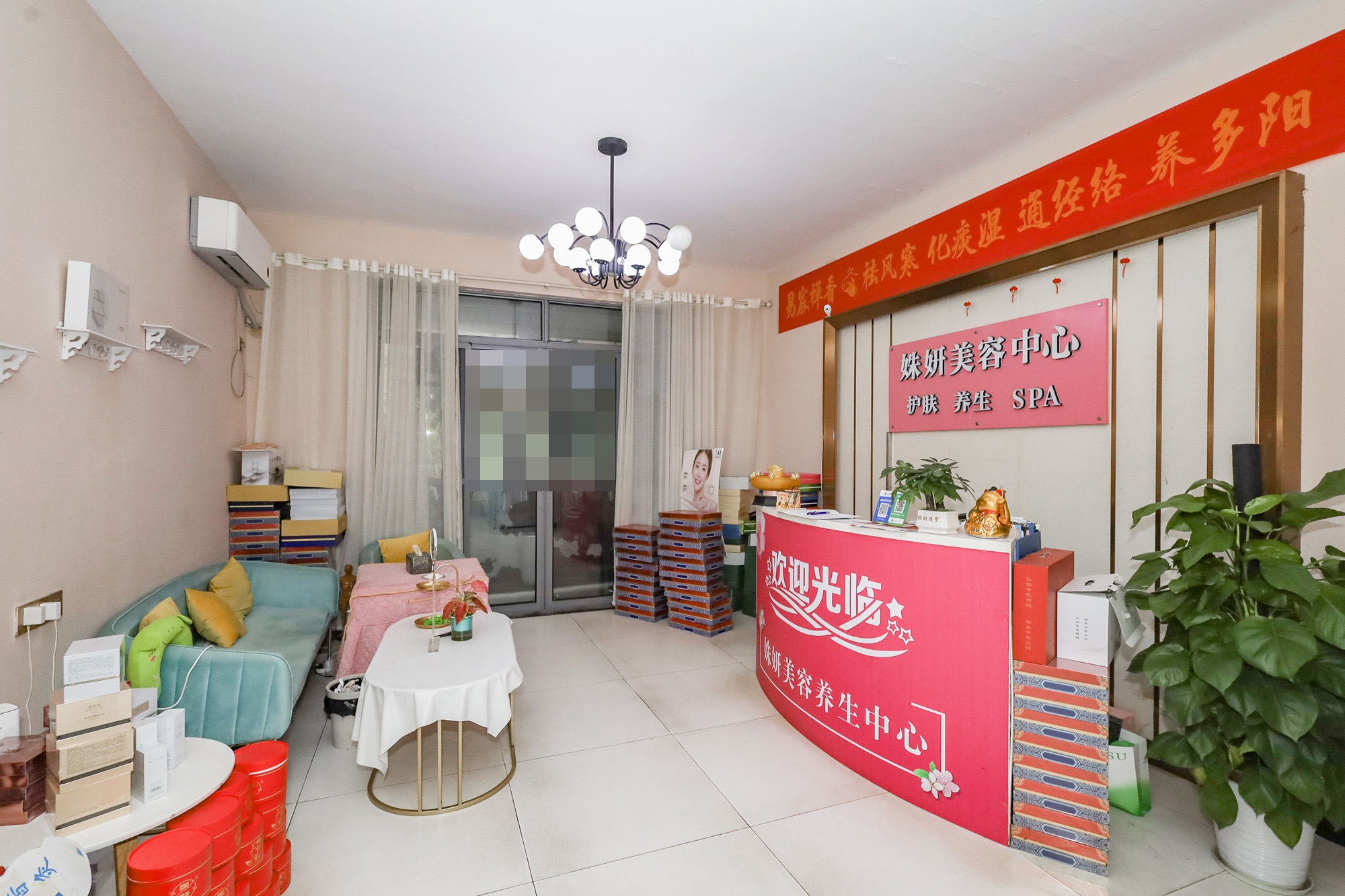 八方小区C区  4室2厅2卫   475.00万客厅