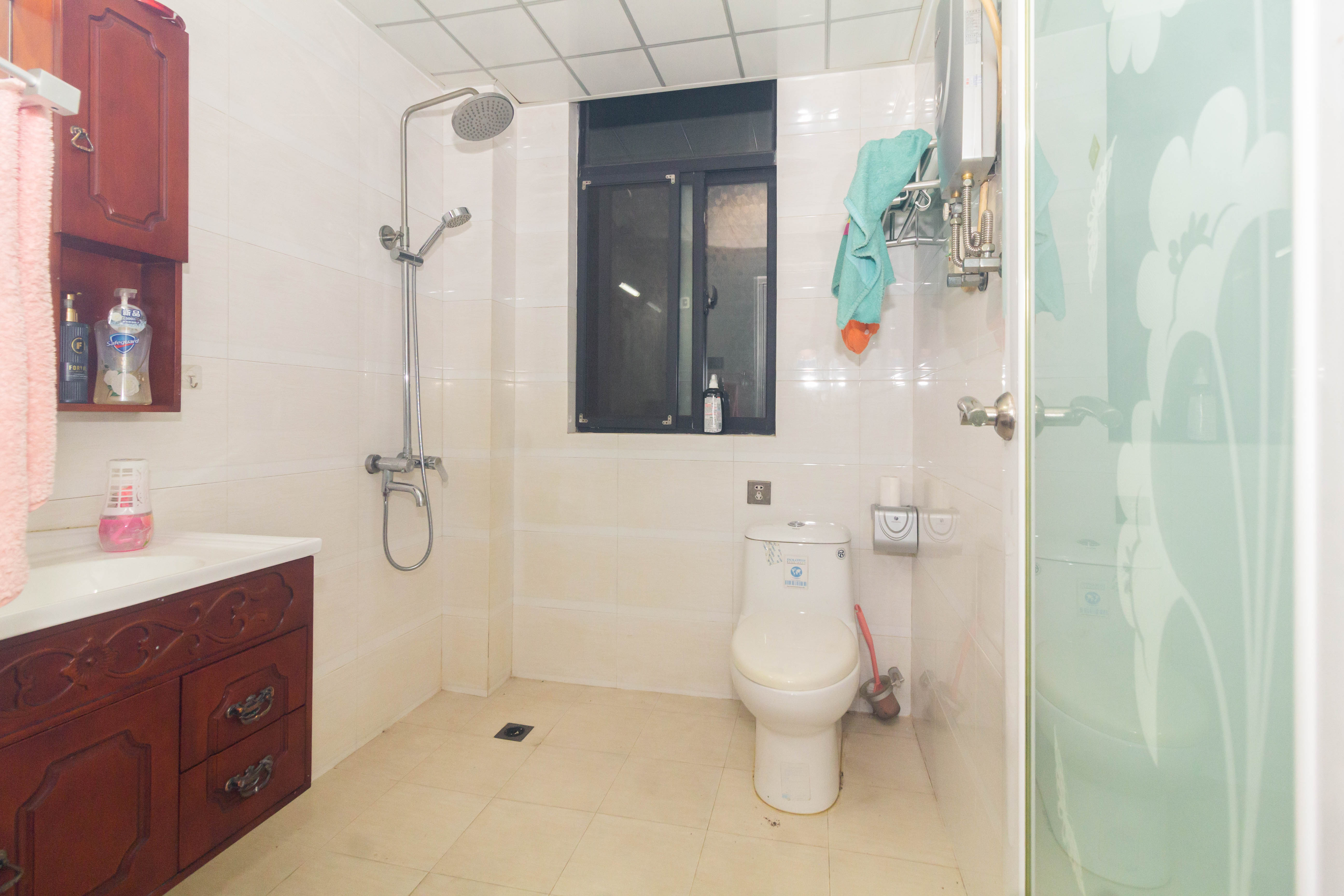 康桥长郡 4室2厅2卫 85.8万 康桥长郡 4室2厅2卫 85.8万卫生间