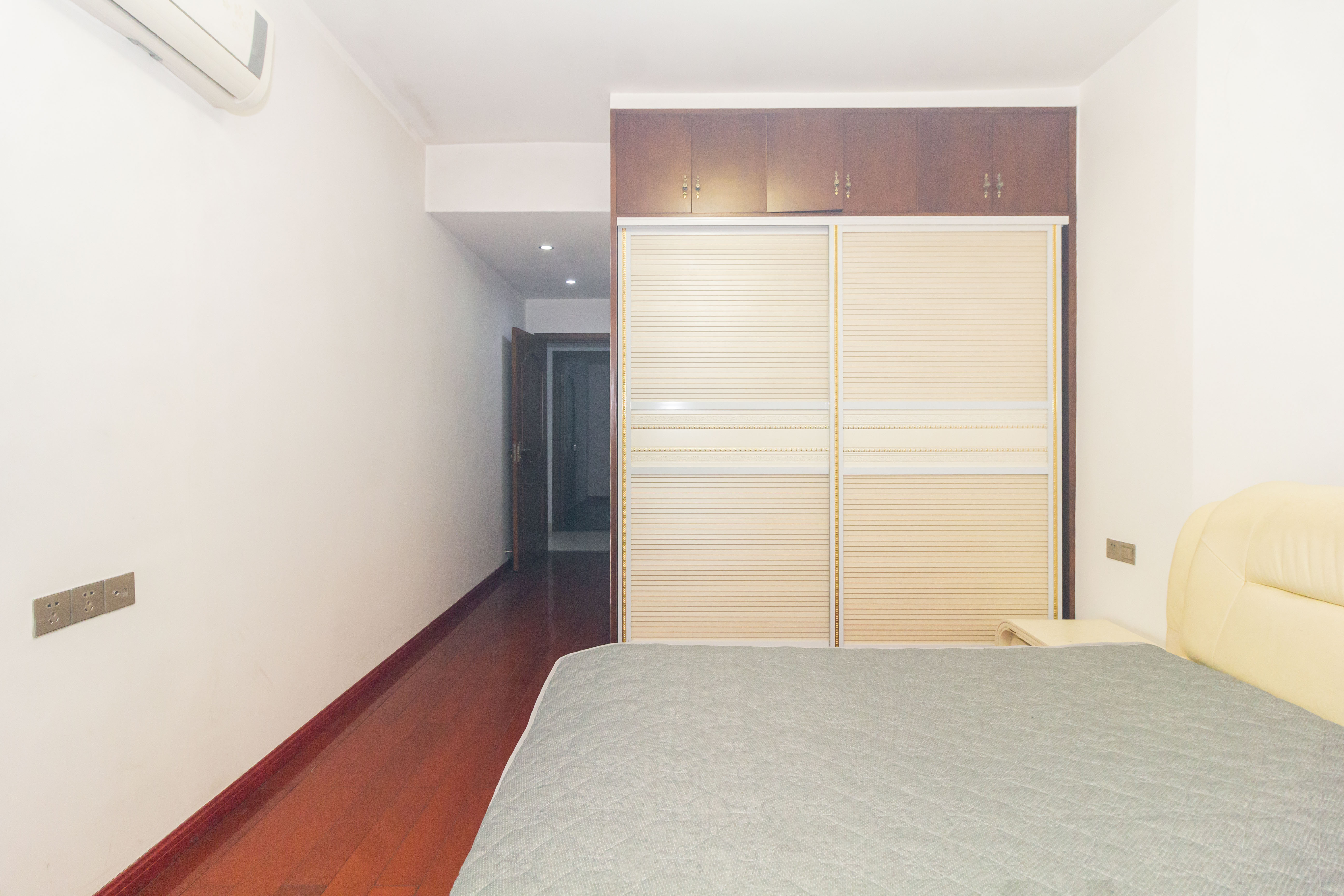 康桥长郡 4室2厅2卫 85.8万 康桥长郡 4室2厅2卫 85.8万卧室