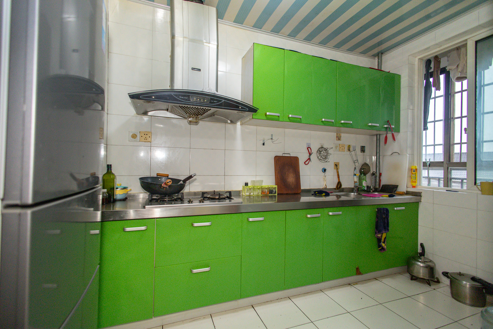 幸福洋房  3室2厅2卫    69.0万 幸福洋房  3室2厅2卫    69.0万厨房