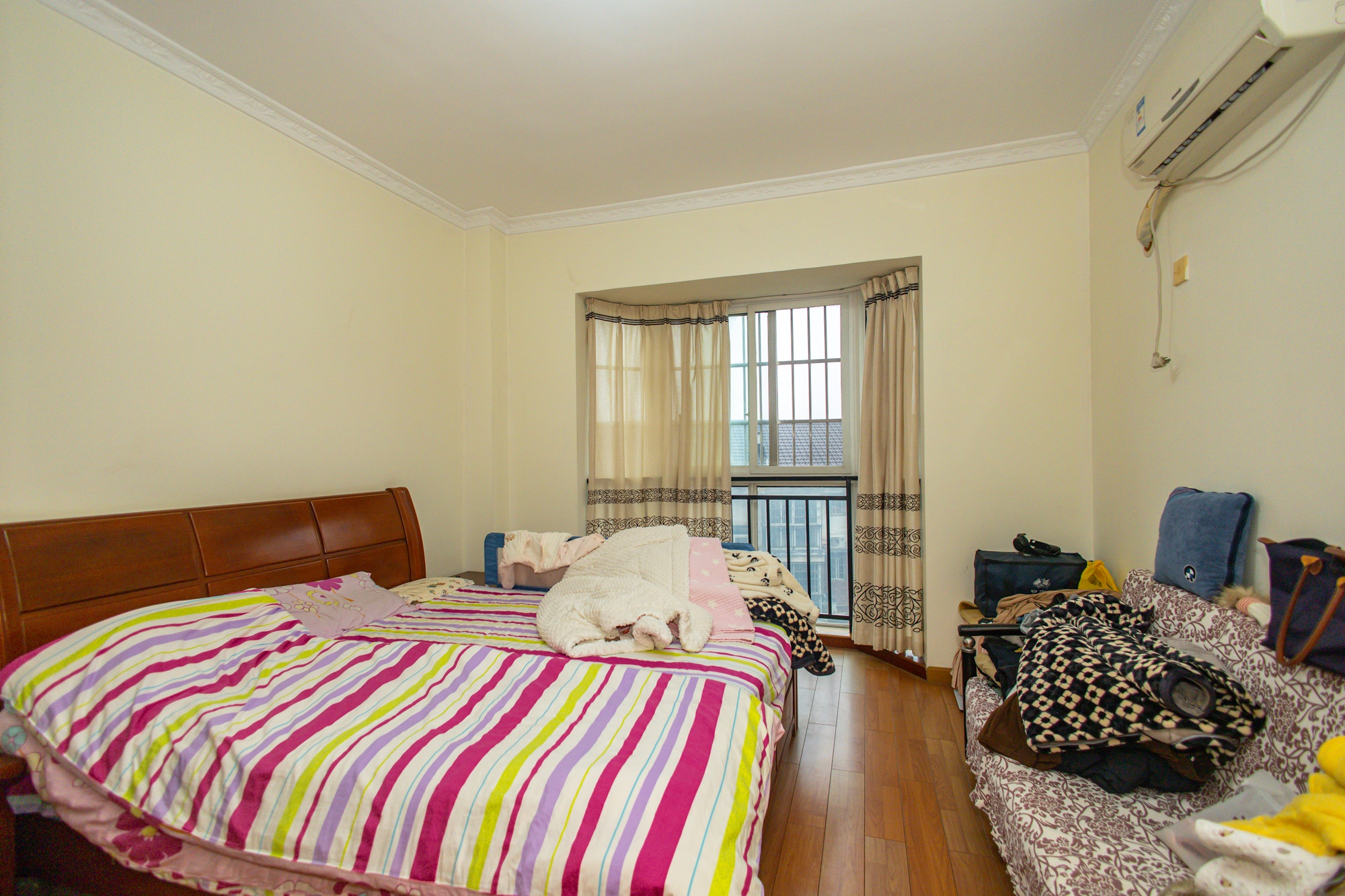 幸福洋房  3室2厅2卫    69.0万 幸福洋房  3室2厅2卫    69.0万卧室