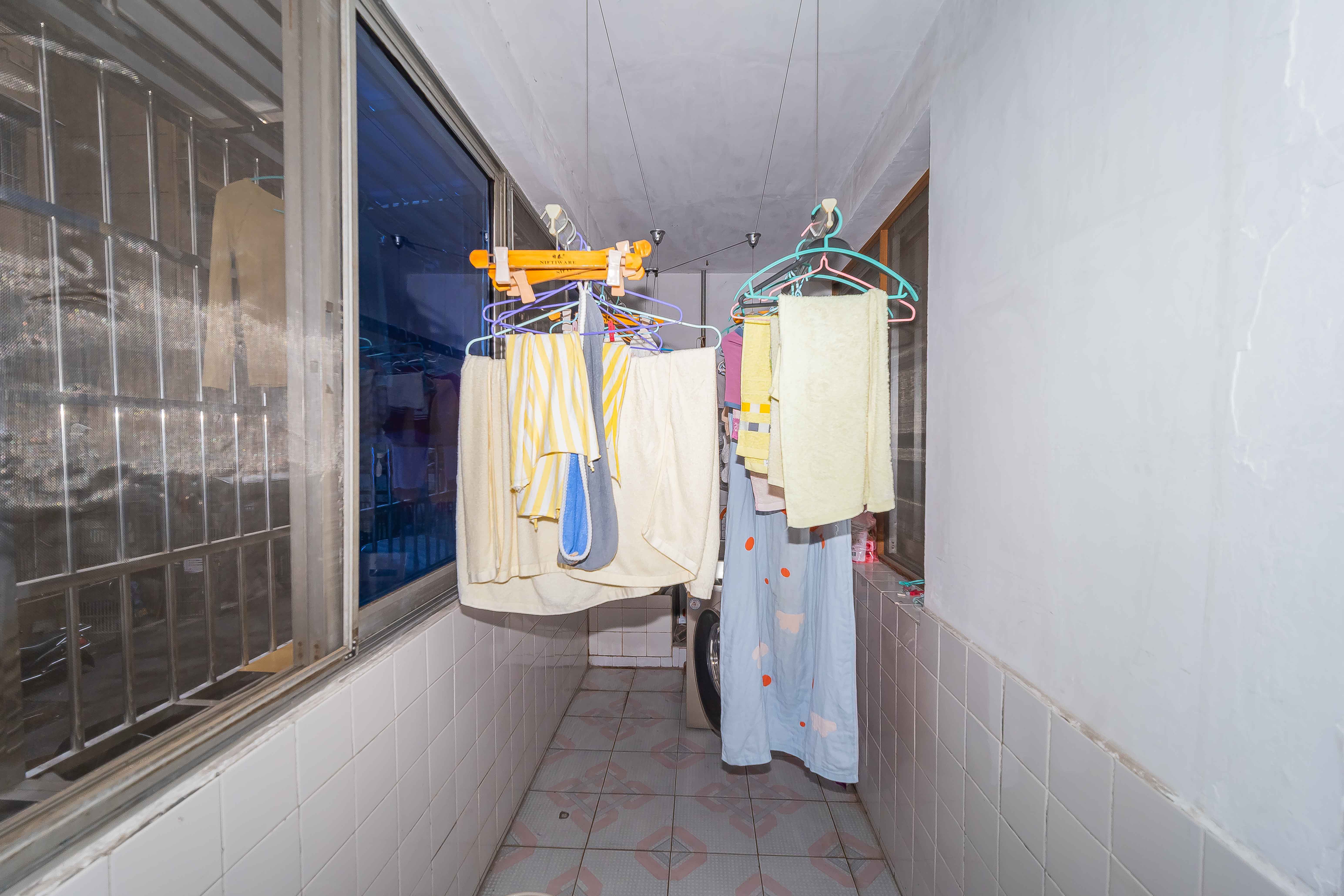 天心区政府机关宿舍(燕子岭正街17栋)  2室2厅1卫    50.0万 天心区政府机关宿舍(燕子岭正街17栋)  2室2厅1卫    50.0万阳台