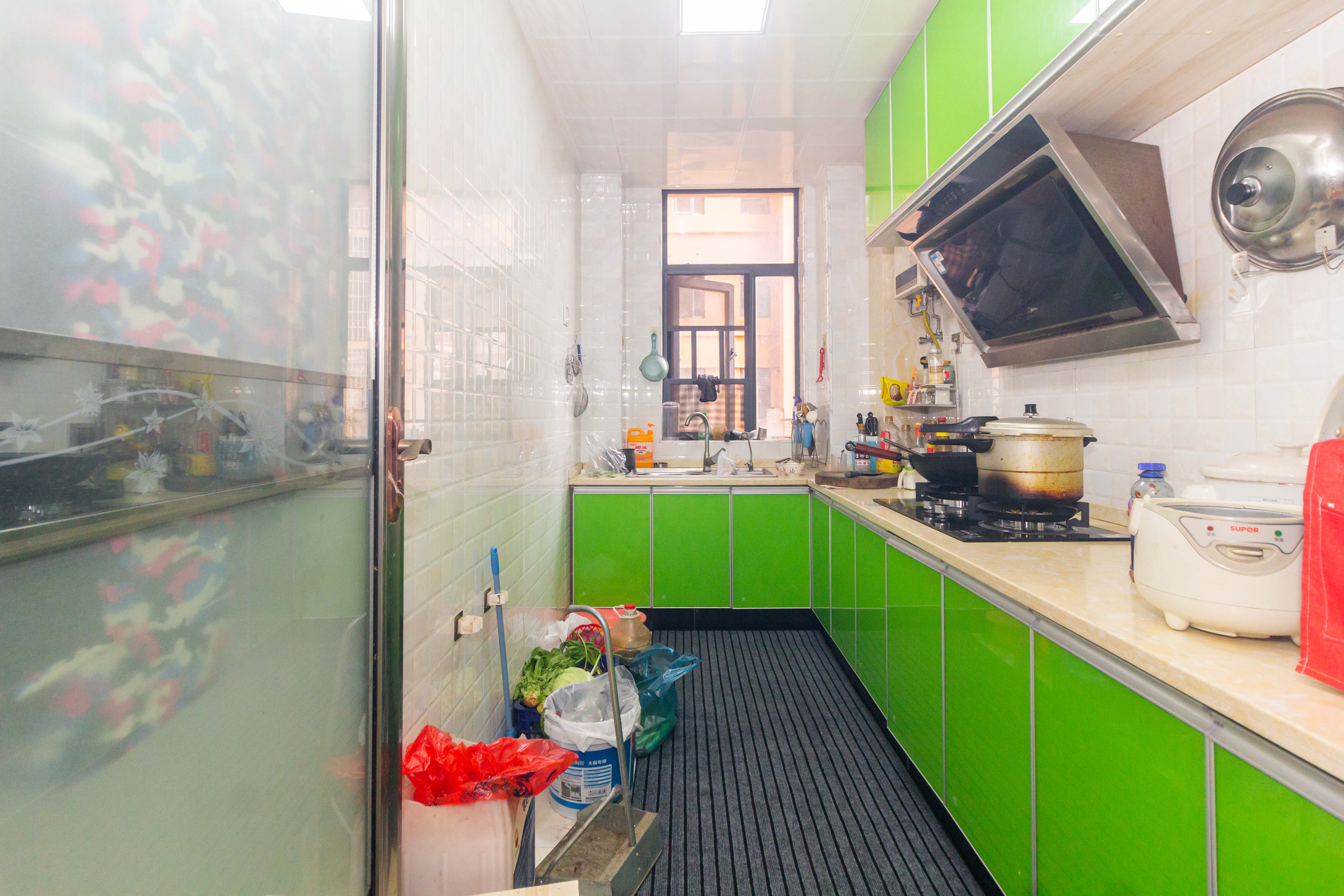 紫华郡  3室2厅1卫    59.8万 紫华郡  3室2厅1卫    59.8万厨房