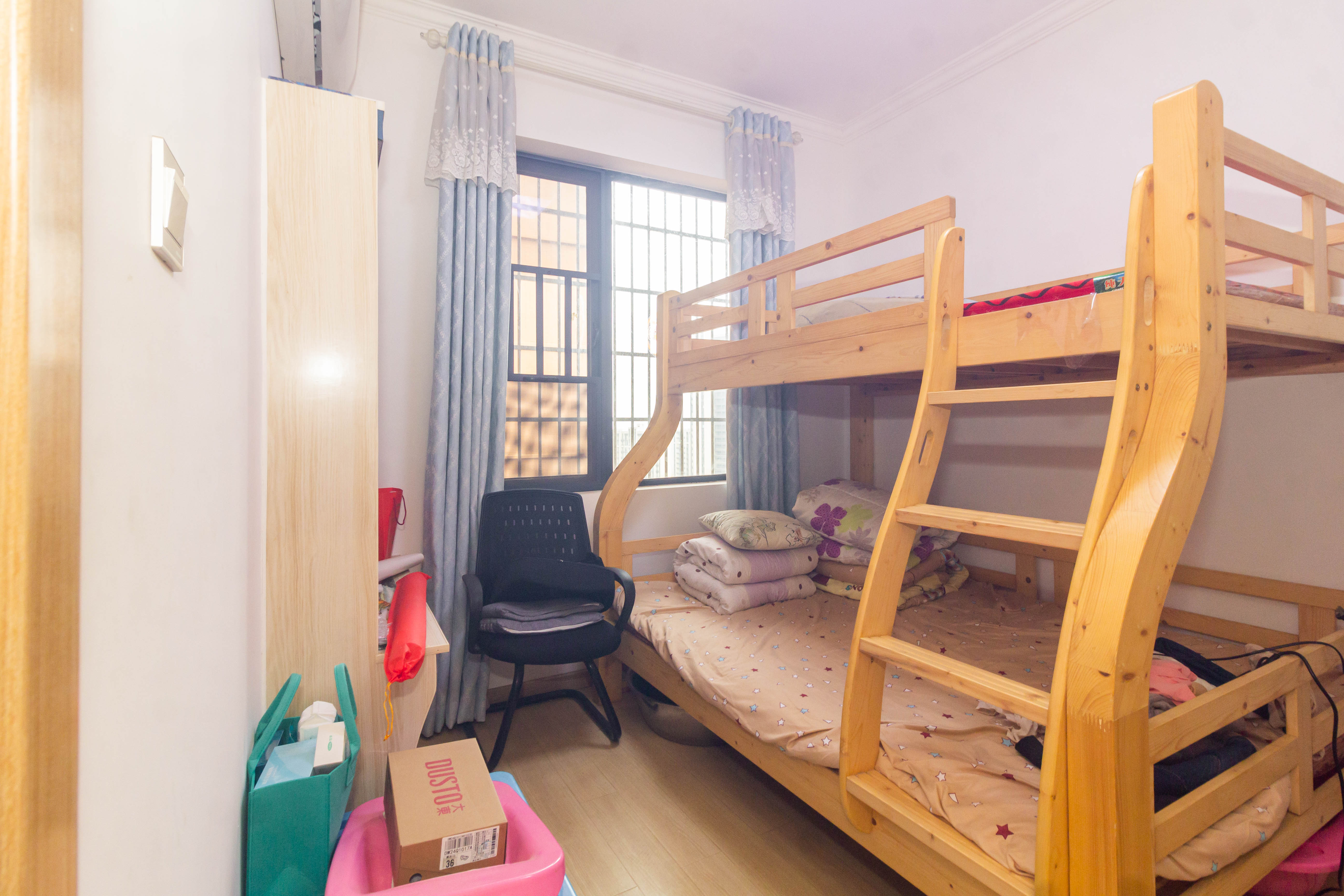 紫华郡  3室2厅1卫    59.8万 紫华郡  3室2厅1卫    59.8万卧室