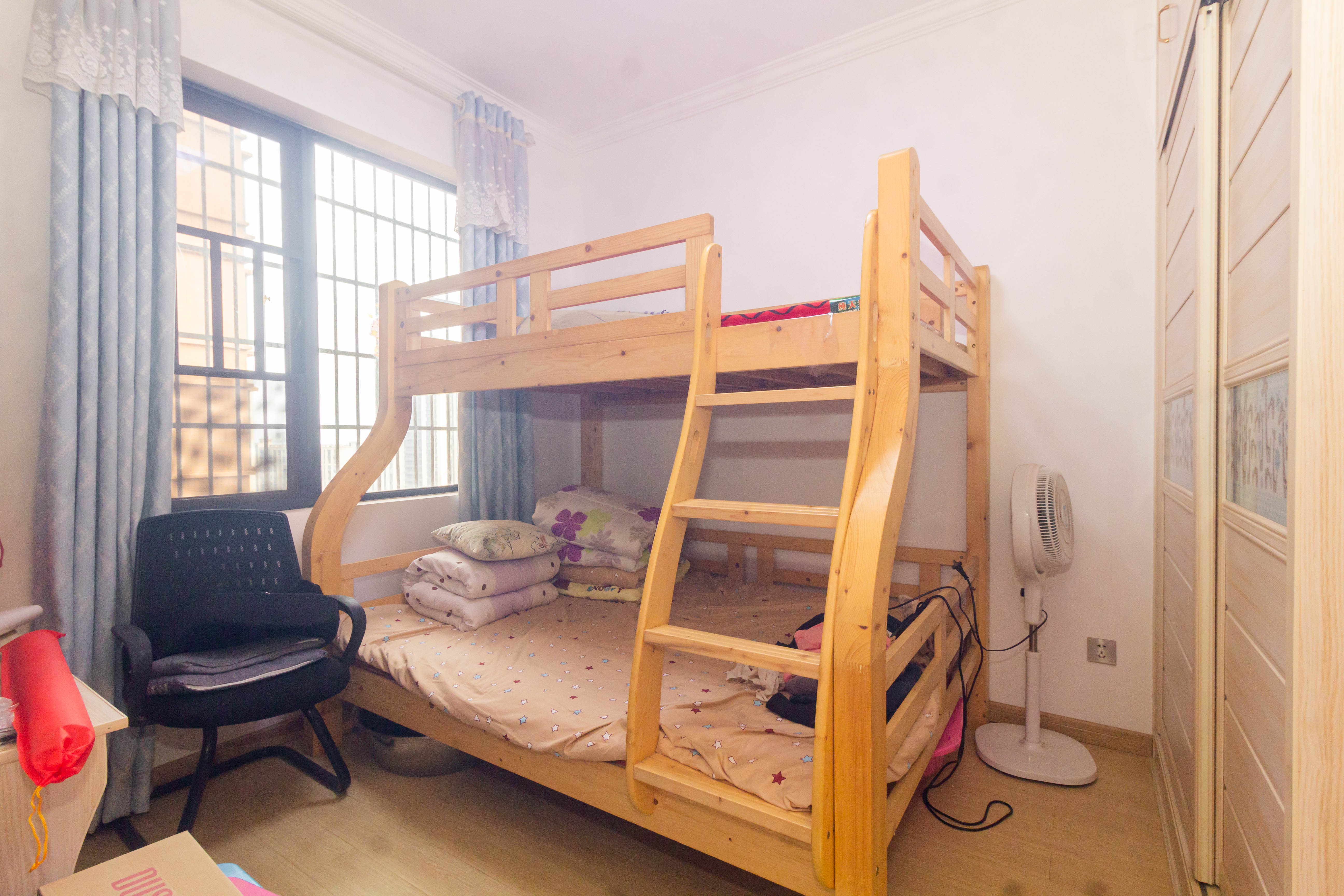 紫华郡  3室2厅1卫    59.8万 紫华郡  3室2厅1卫    59.8万卧室