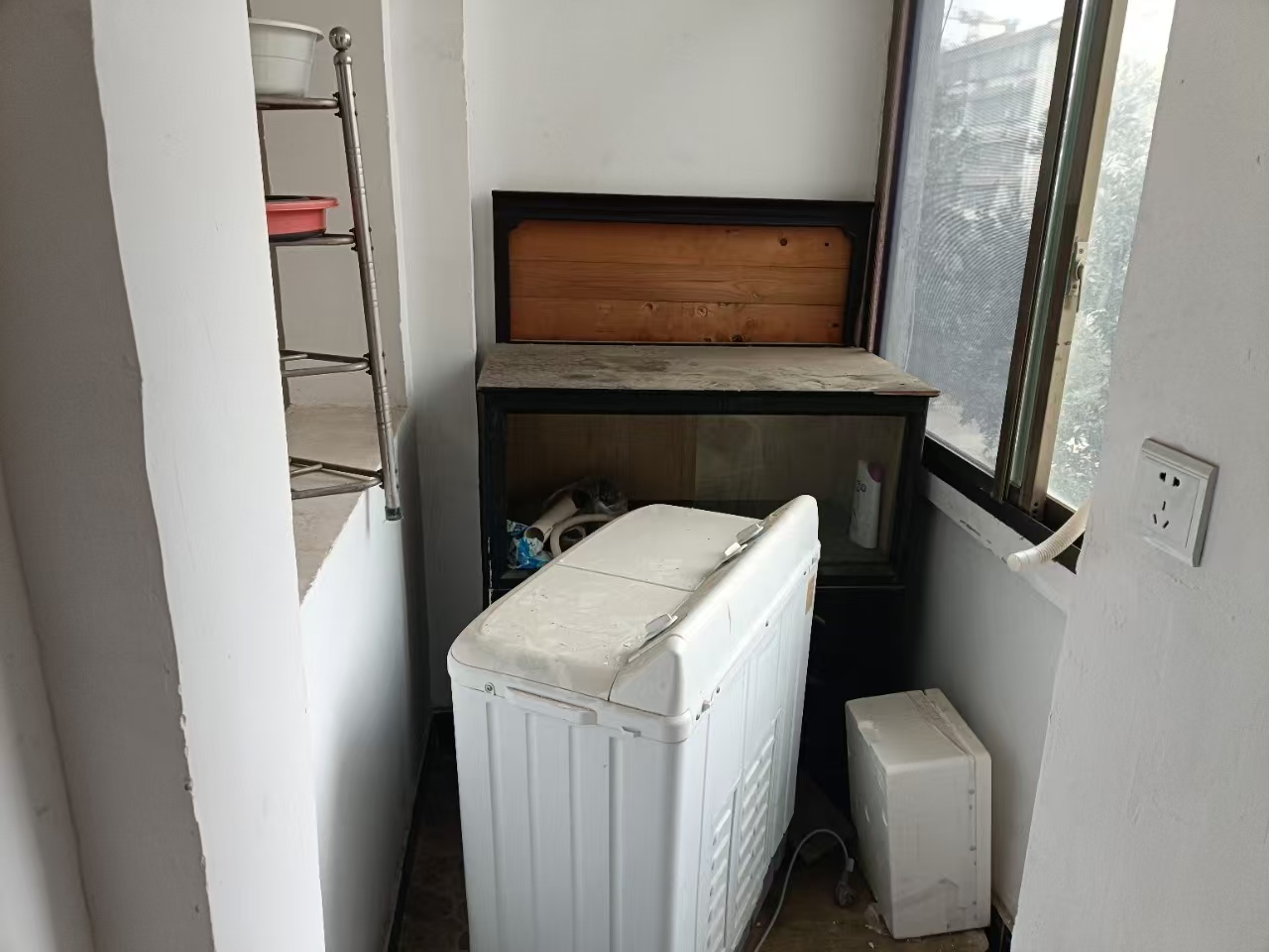 建设银行单位房(海棠社区朝富巷1号)  2室1厅1卫    1200.0元/月 建设银行单位房(海棠社区朝富巷1号)  2室1厅1卫    1200.0元/月室内图