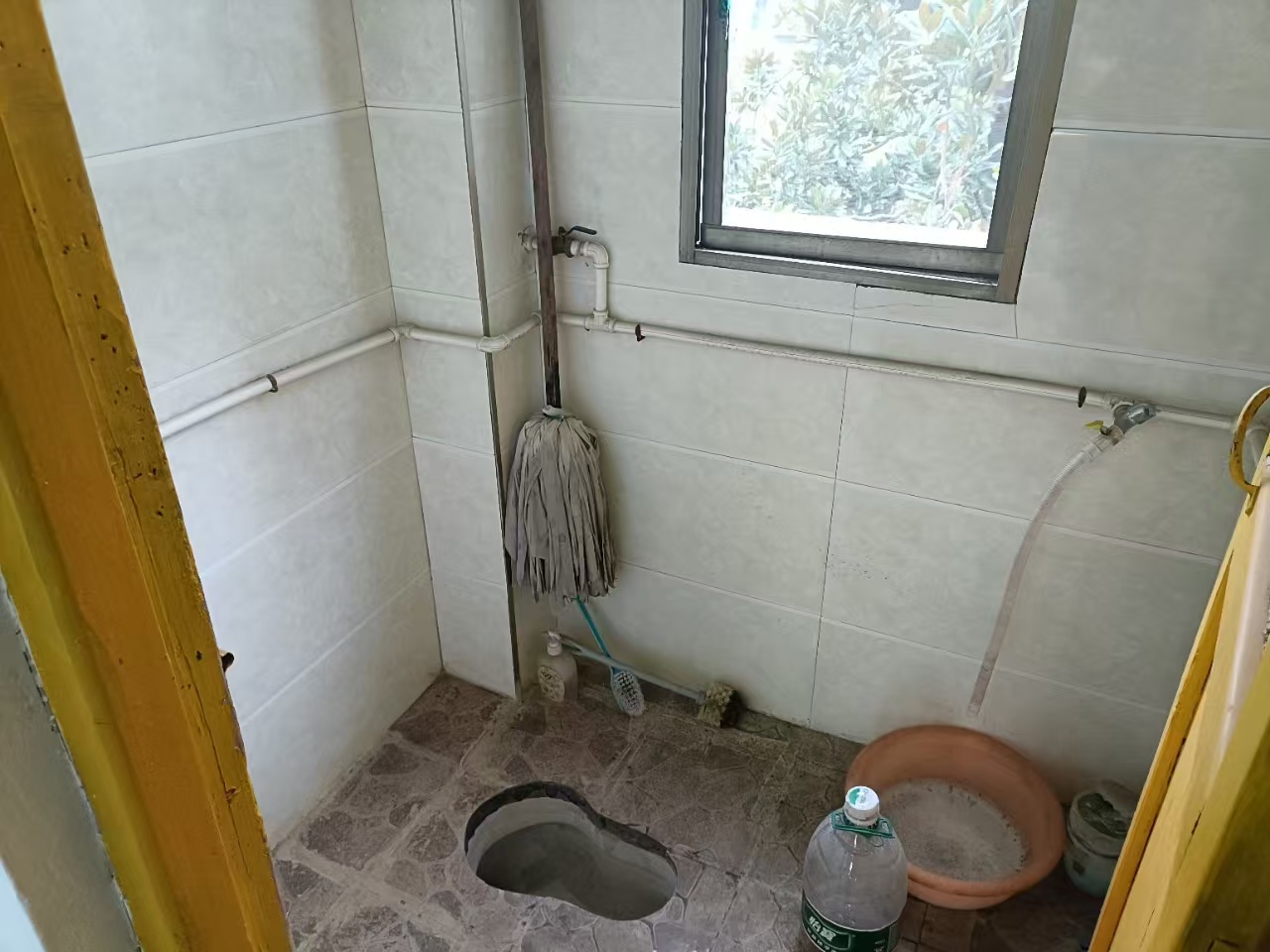 建设银行单位房(海棠社区朝富巷1号)  2室1厅1卫    1200.0元/月 建设银行单位房(海棠社区朝富巷1号)  2室1厅1卫    1200.0元/月室内图