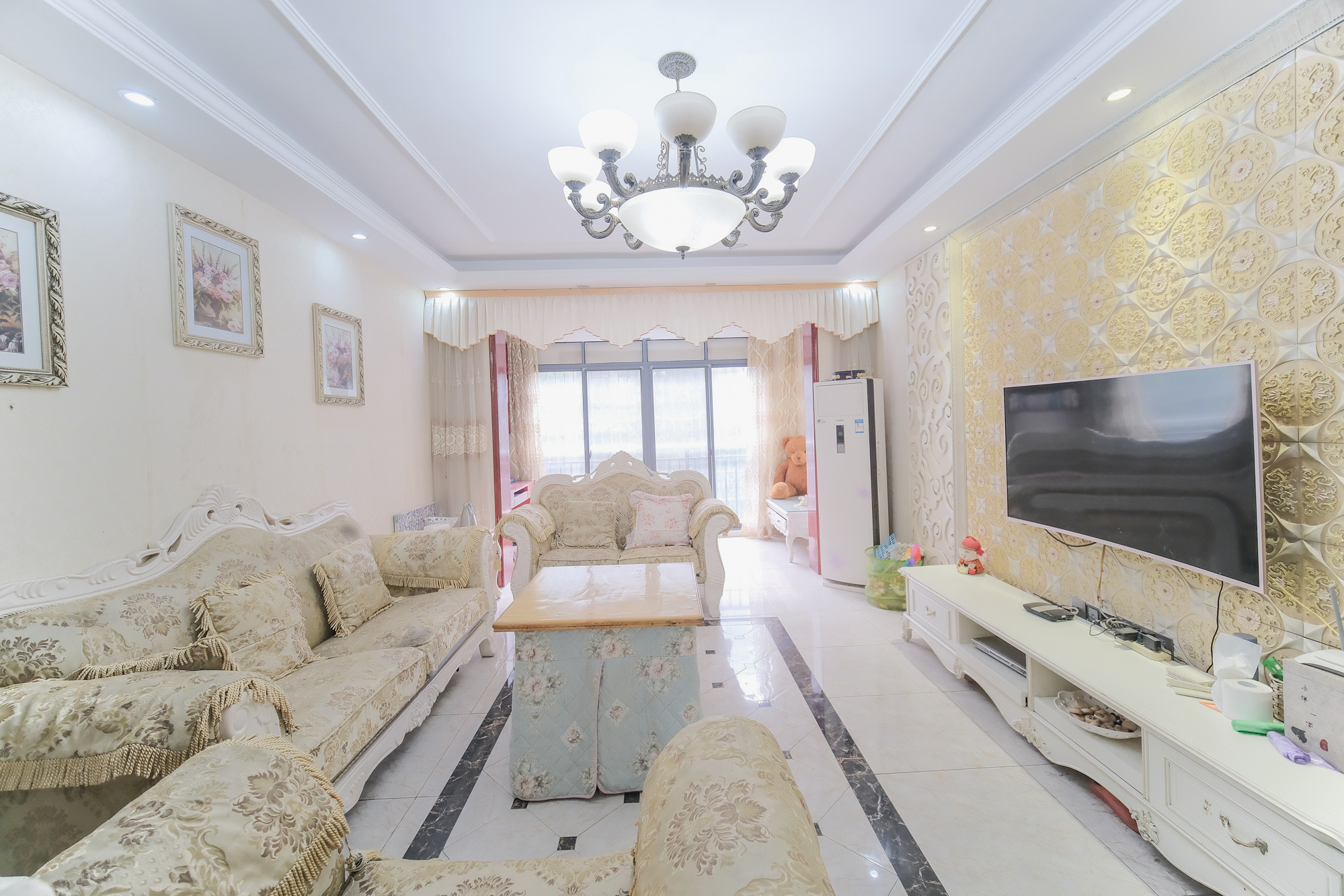 山水湾  3室2厅1卫    78.0万 山水湾  3室2厅1卫    78.0万客厅