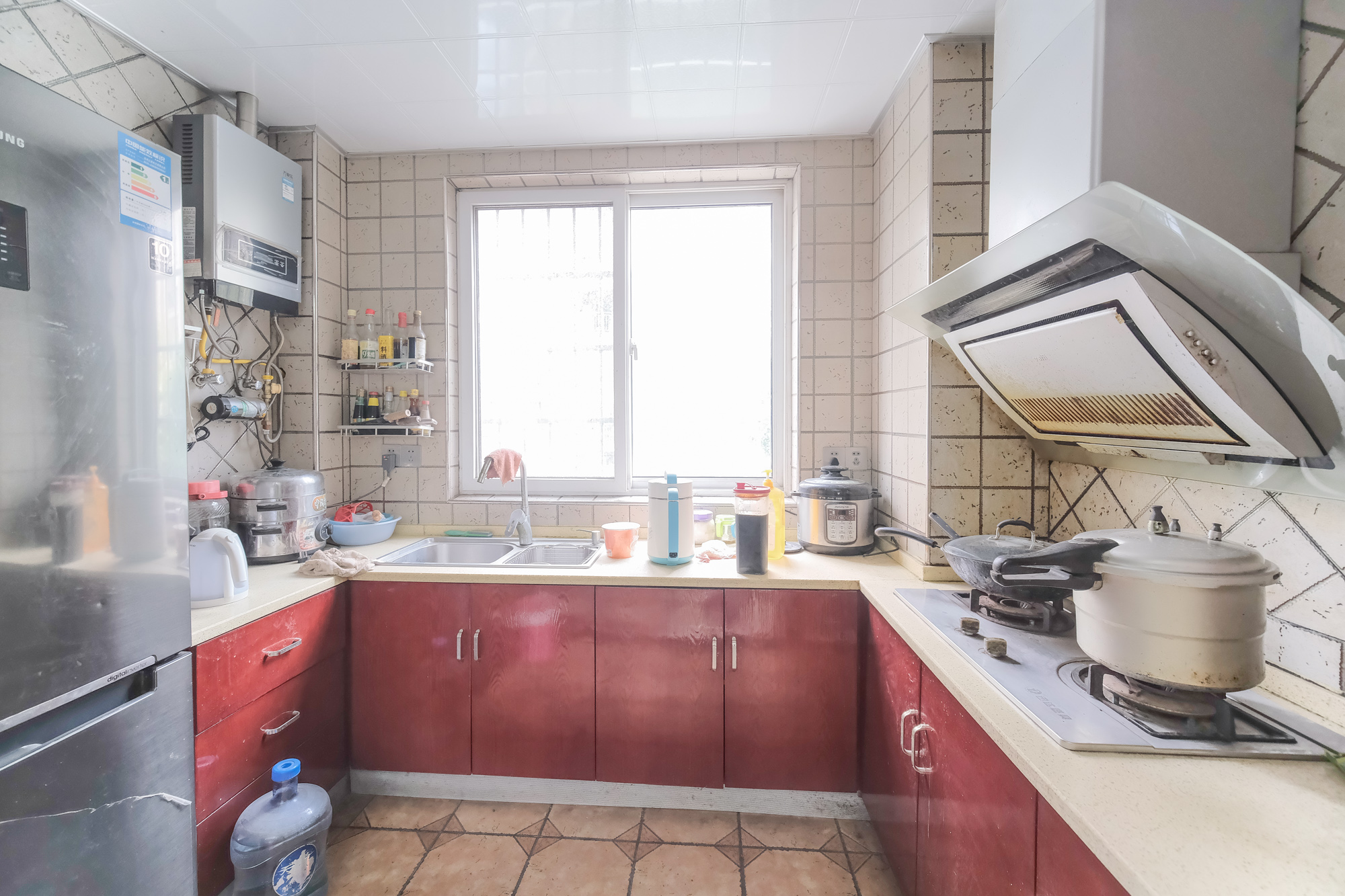 山水湾  3室2厅1卫    78.0万 山水湾  3室2厅1卫    78.0万厨房