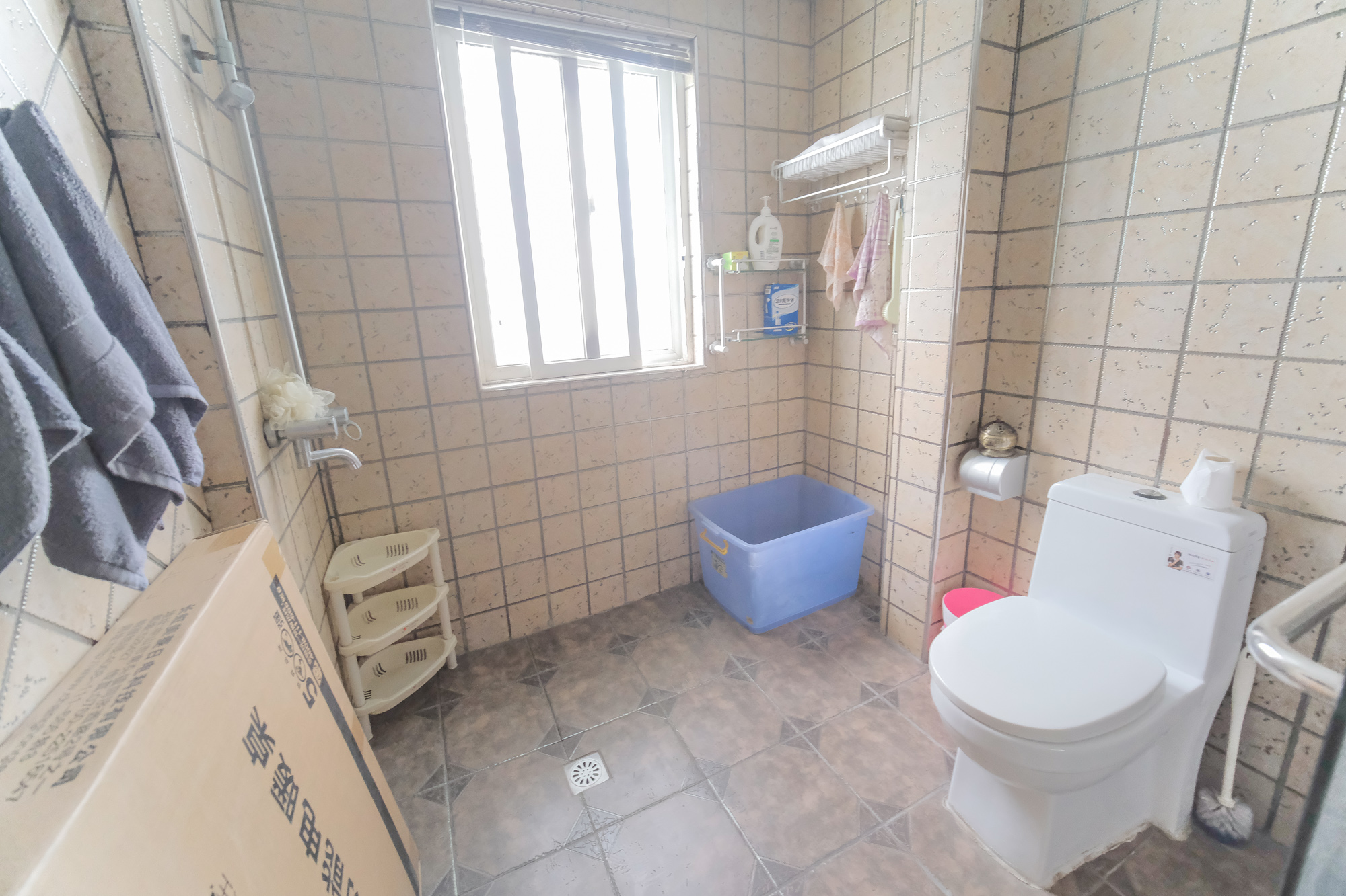 山水湾  3室2厅1卫    78.0万 山水湾  3室2厅1卫    78.0万卫生间