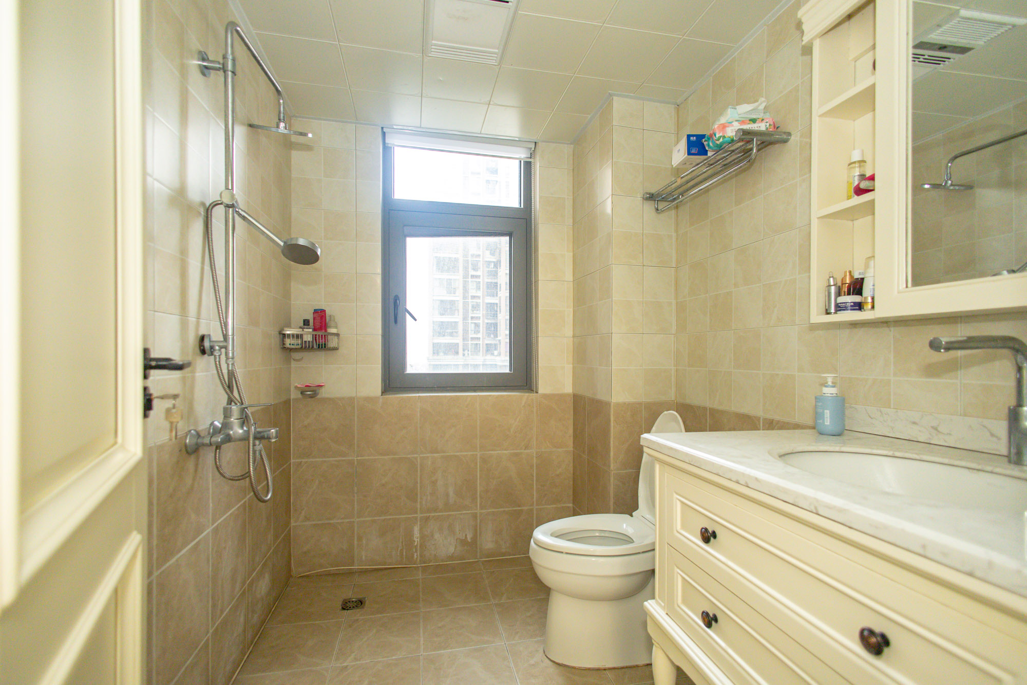 水岸世景  3室2厅2卫    102.0万 水岸世景  3室2厅2卫    102.0万卫生间