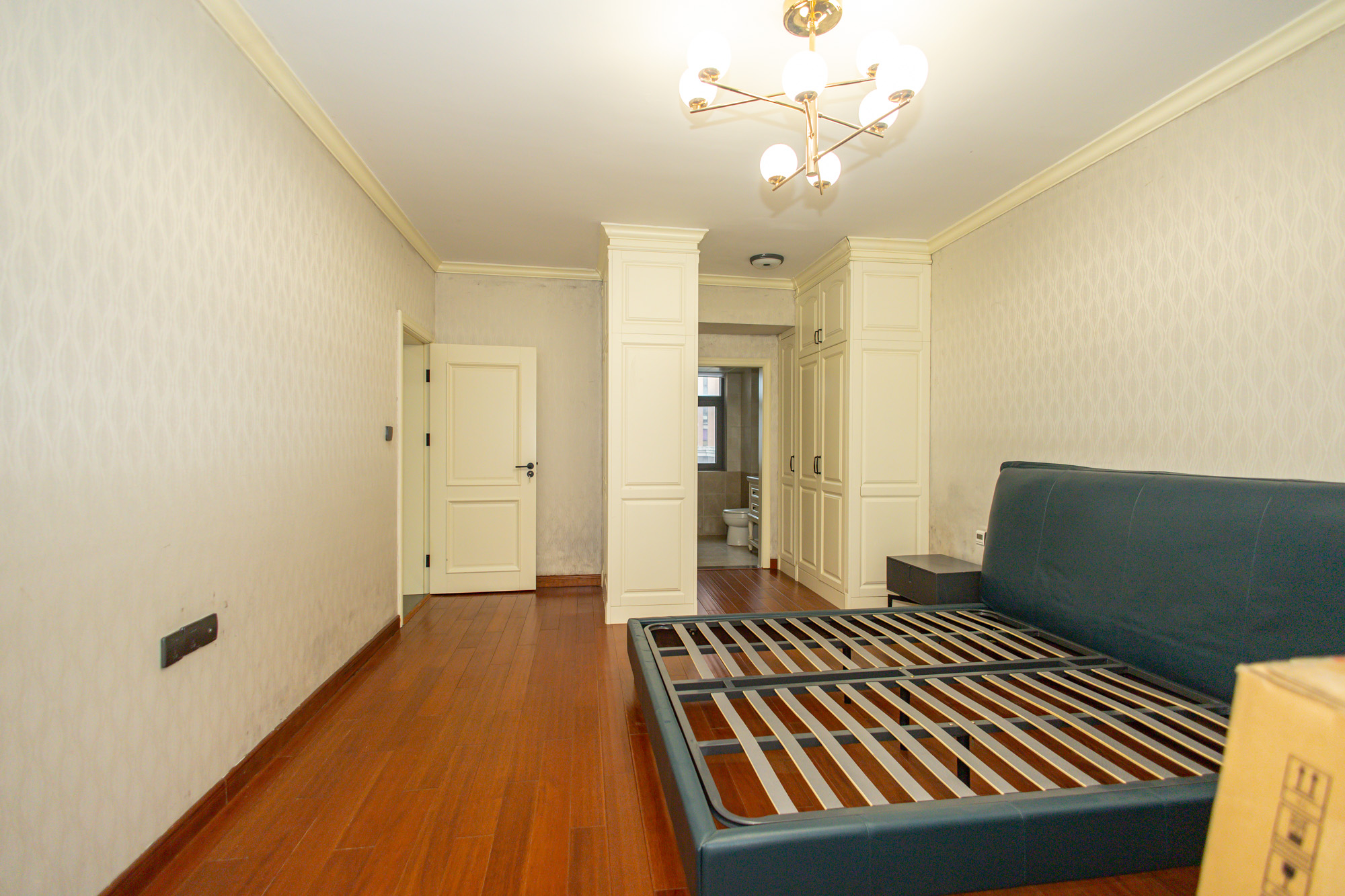 水岸世景  3室2厅2卫    102.0万 水岸世景  3室2厅2卫    102.0万卧室