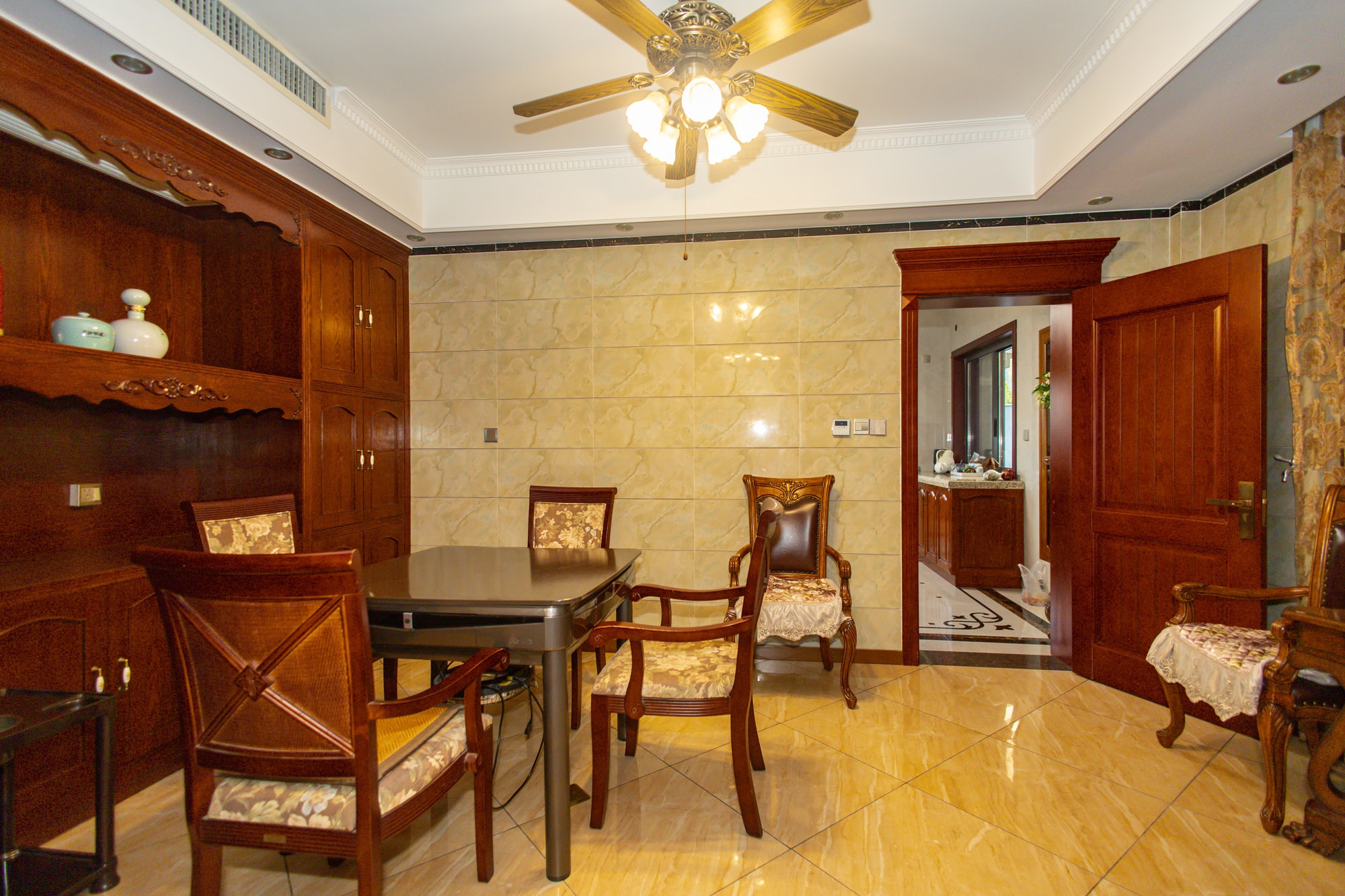 碧桂园威尼斯城 6室2厅3卫 506.0万 碧桂园威尼斯城 6室2厅3卫 506.0万其他