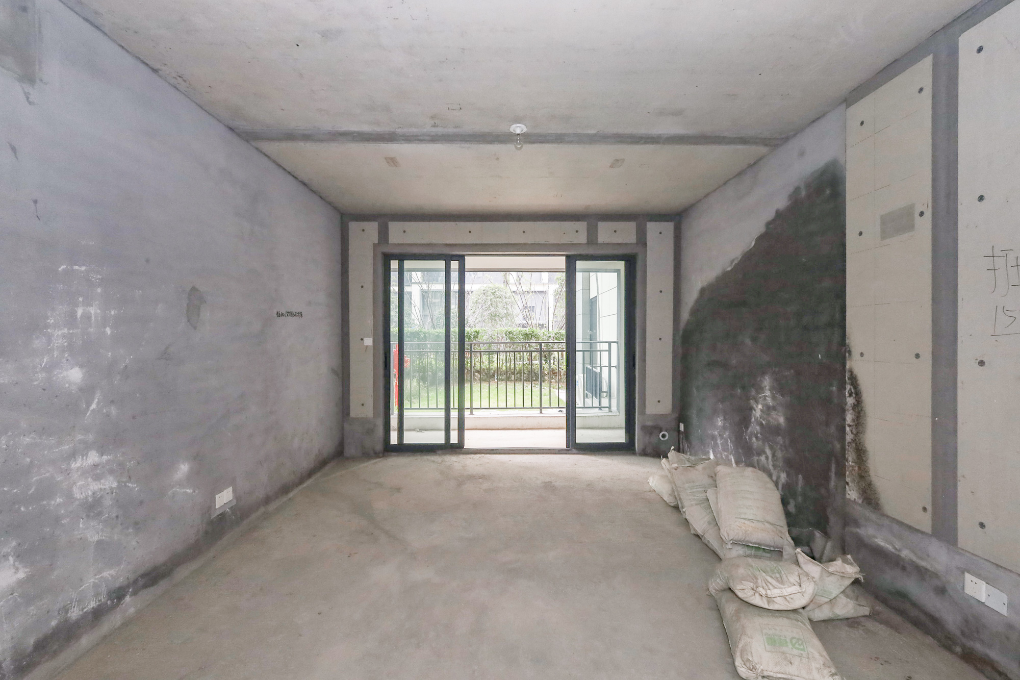 轨道中建麓江府  4室2厅2卫   181.50万