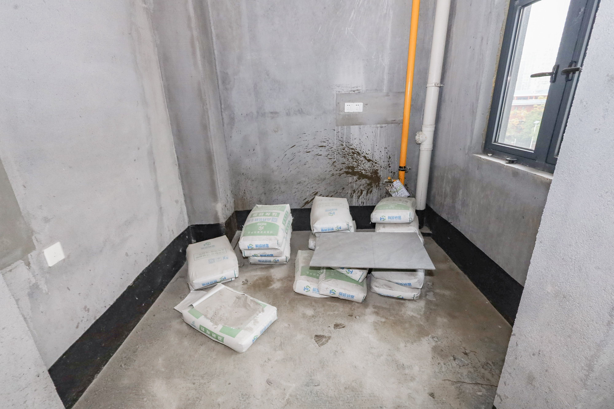 轨道中建麓江府  4室2厅2卫   181.50万厨房