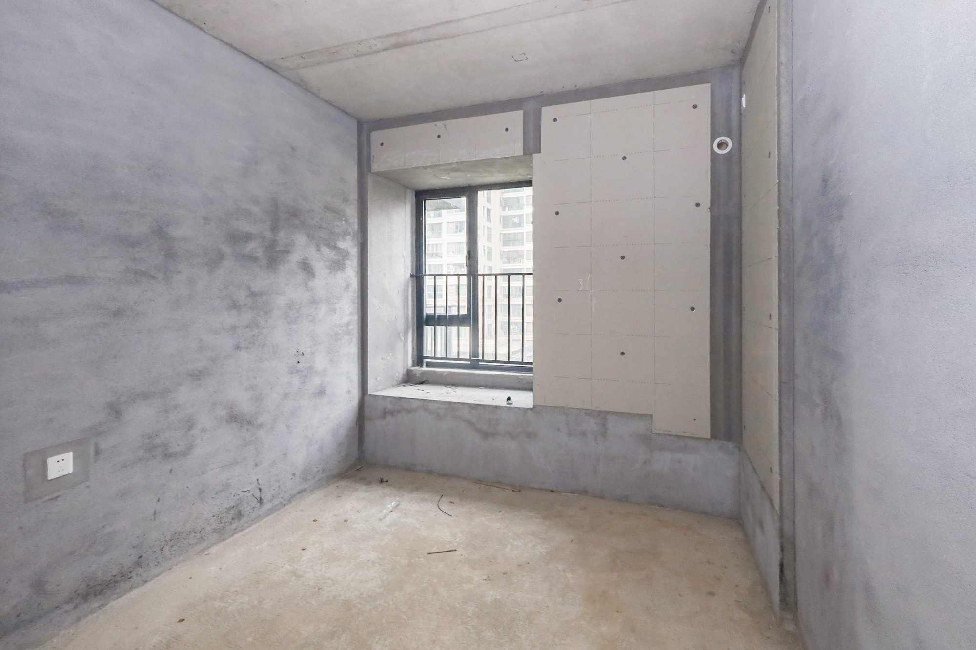 轨道中建麓江府  4室2厅2卫   181.50万卧室