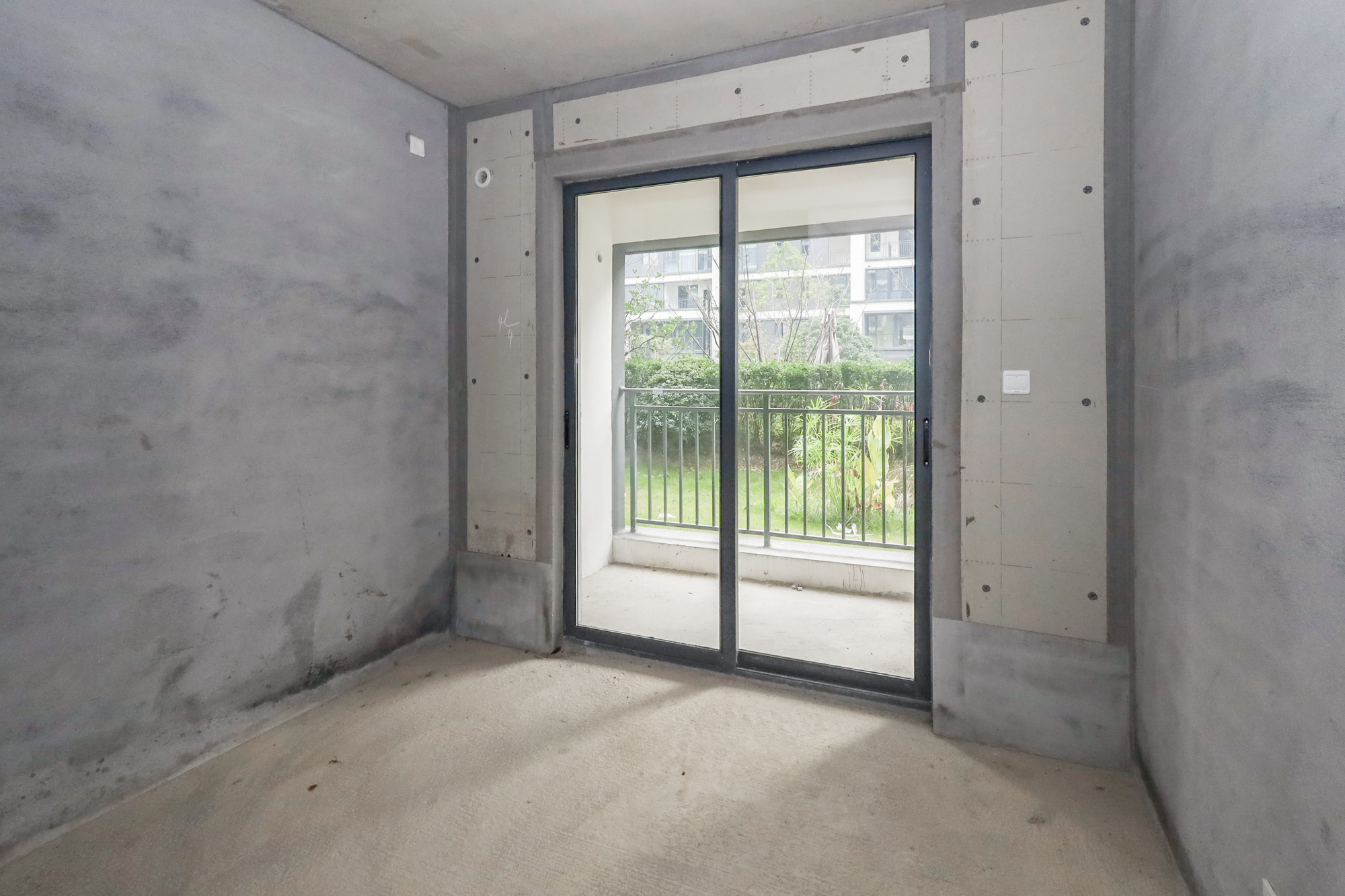 轨道中建麓江府  4室2厅2卫   181.50万卧室