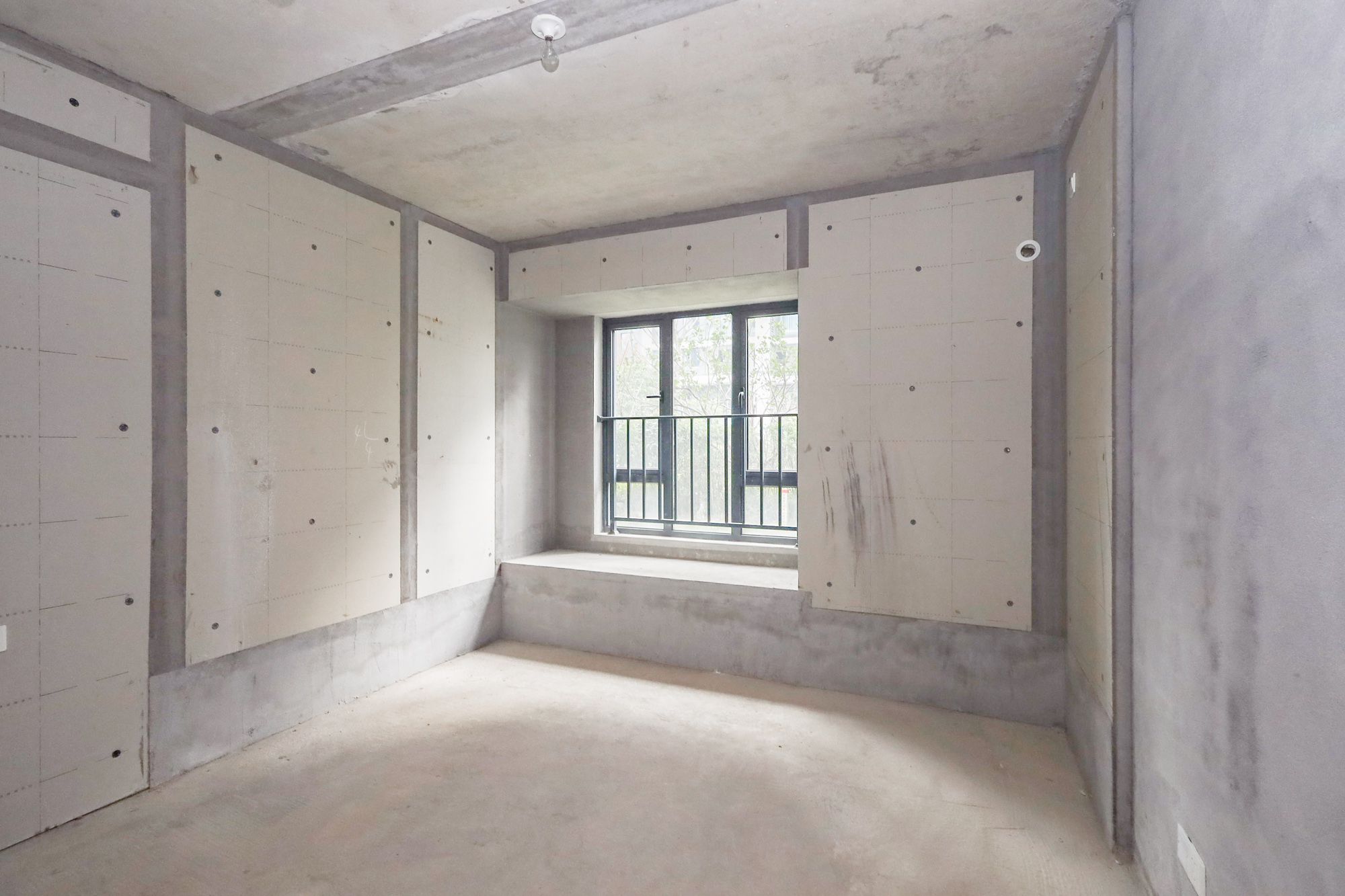 轨道中建麓江府  4室2厅2卫   181.50万卧室