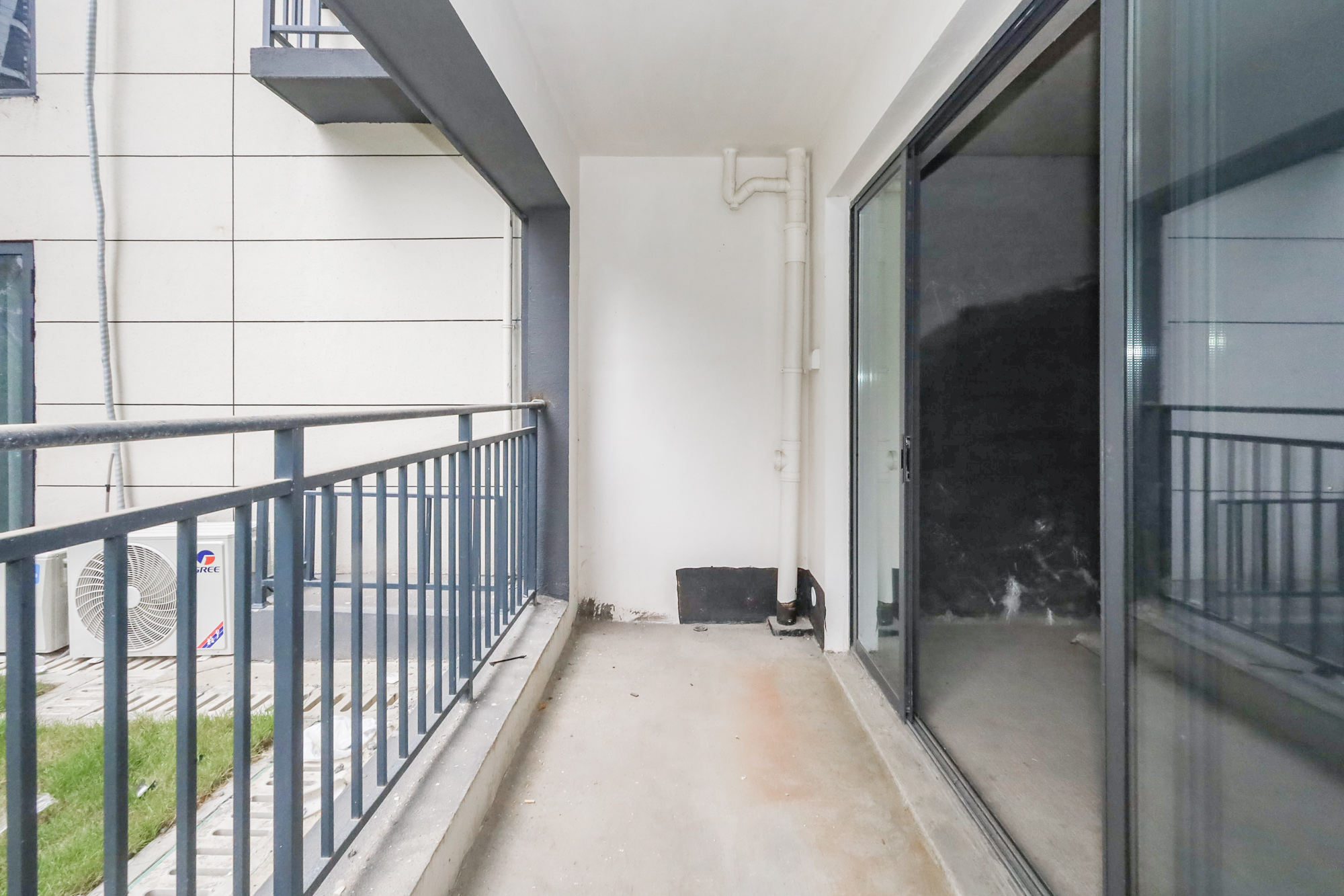 轨道中建麓江府  4室2厅2卫   181.50万阳台