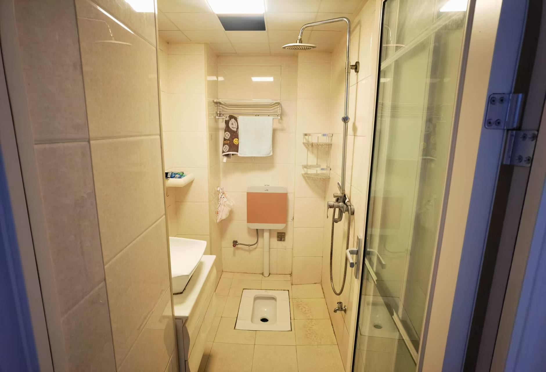 新都汇 1室1厅1卫 1300.0元/月 新都汇 1室1厅1卫 1300.0元/月室内图