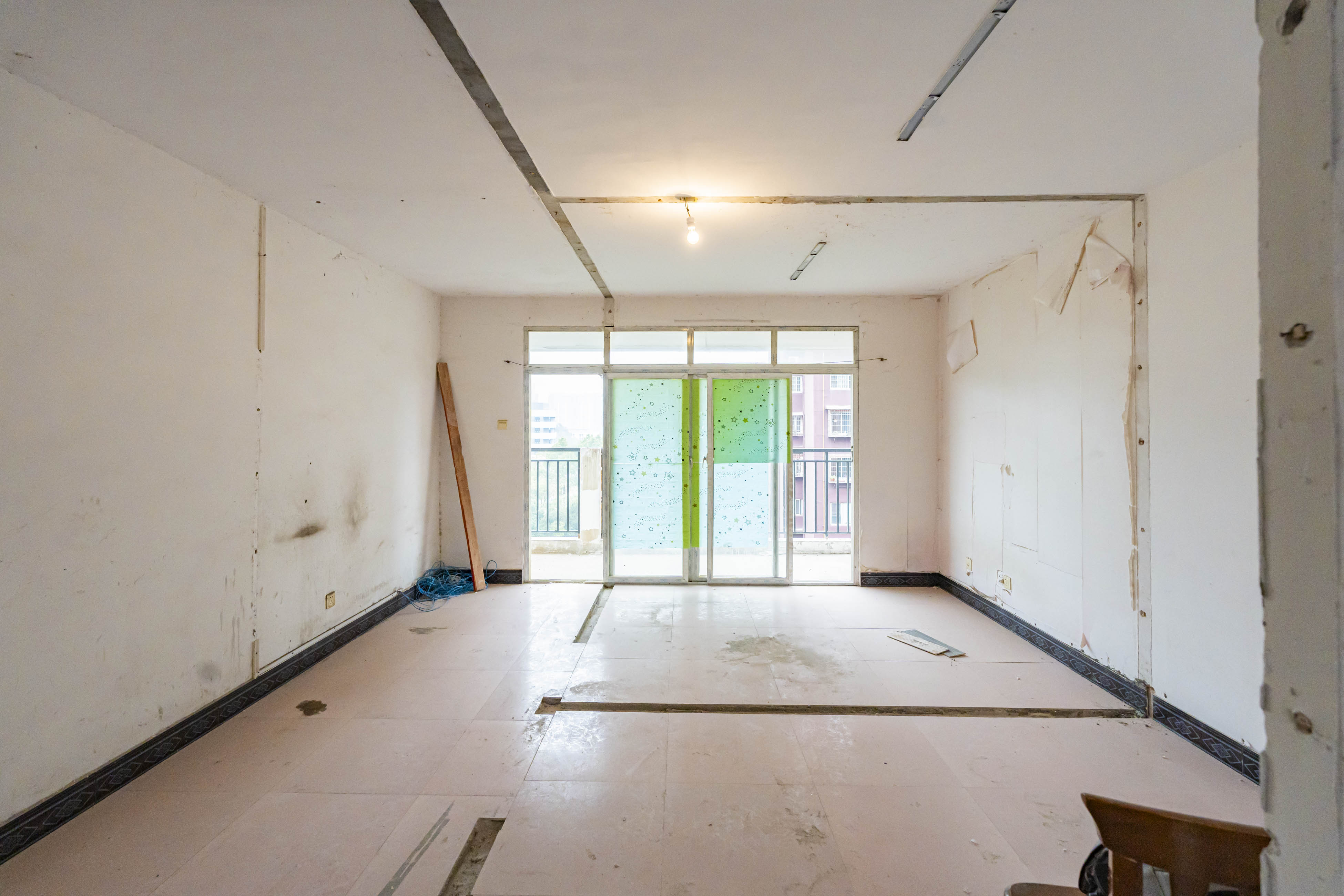 学府华庭  5室2厅1卫    128.0万 学府华庭  5室2厅1卫    128.0万客厅