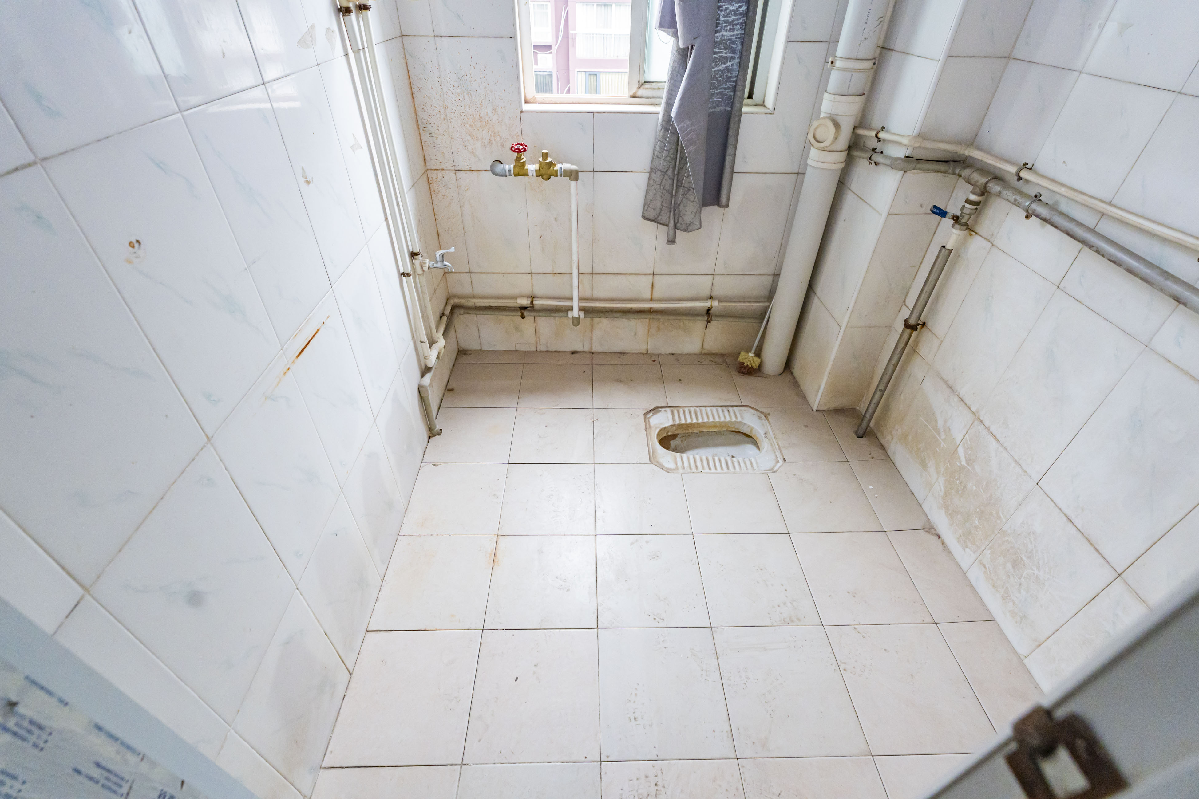 学府华庭  5室2厅1卫    128.0万 学府华庭  5室2厅1卫    128.0万卫生间