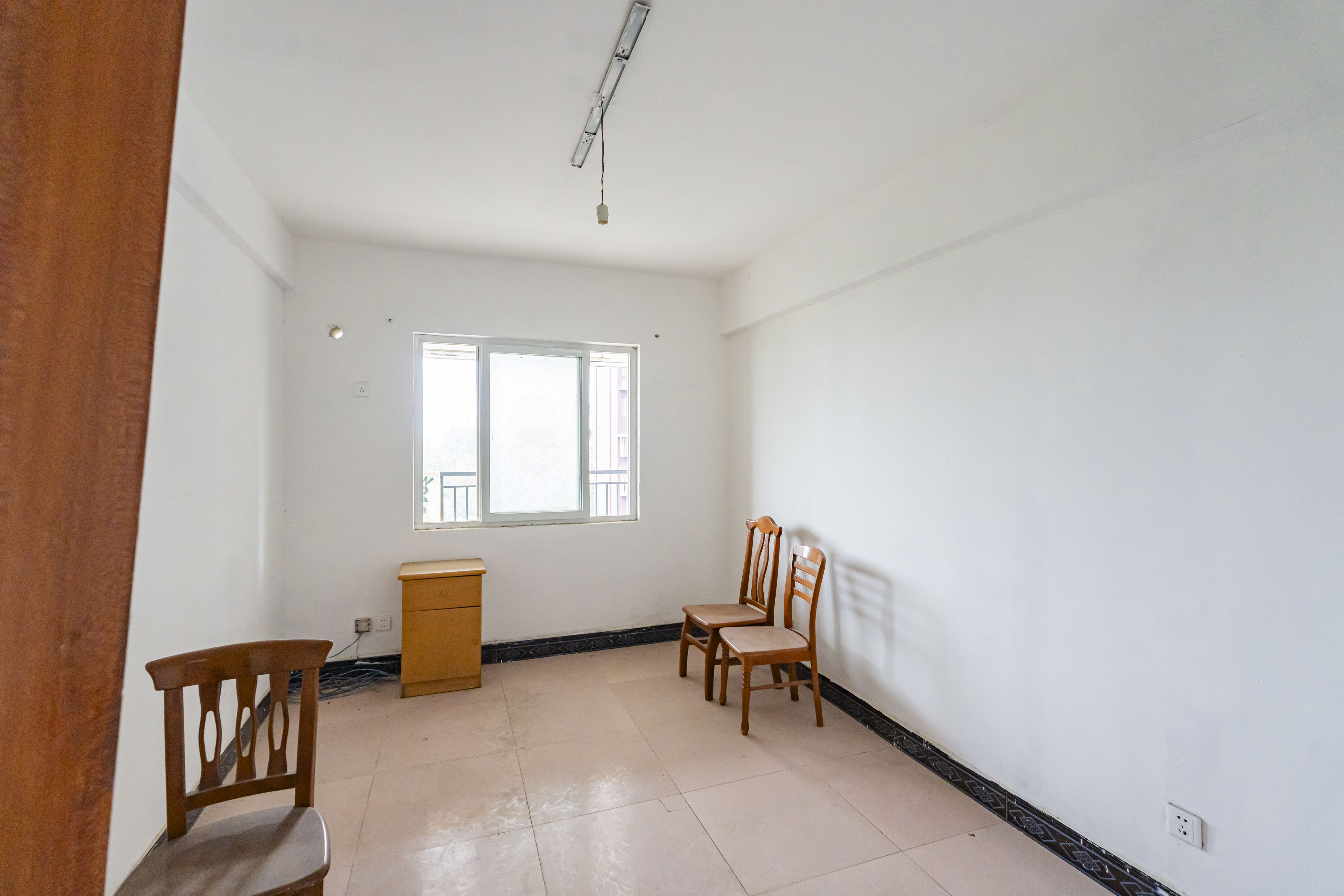 学府华庭  5室2厅1卫    128.0万 学府华庭  5室2厅1卫    128.0万卧室