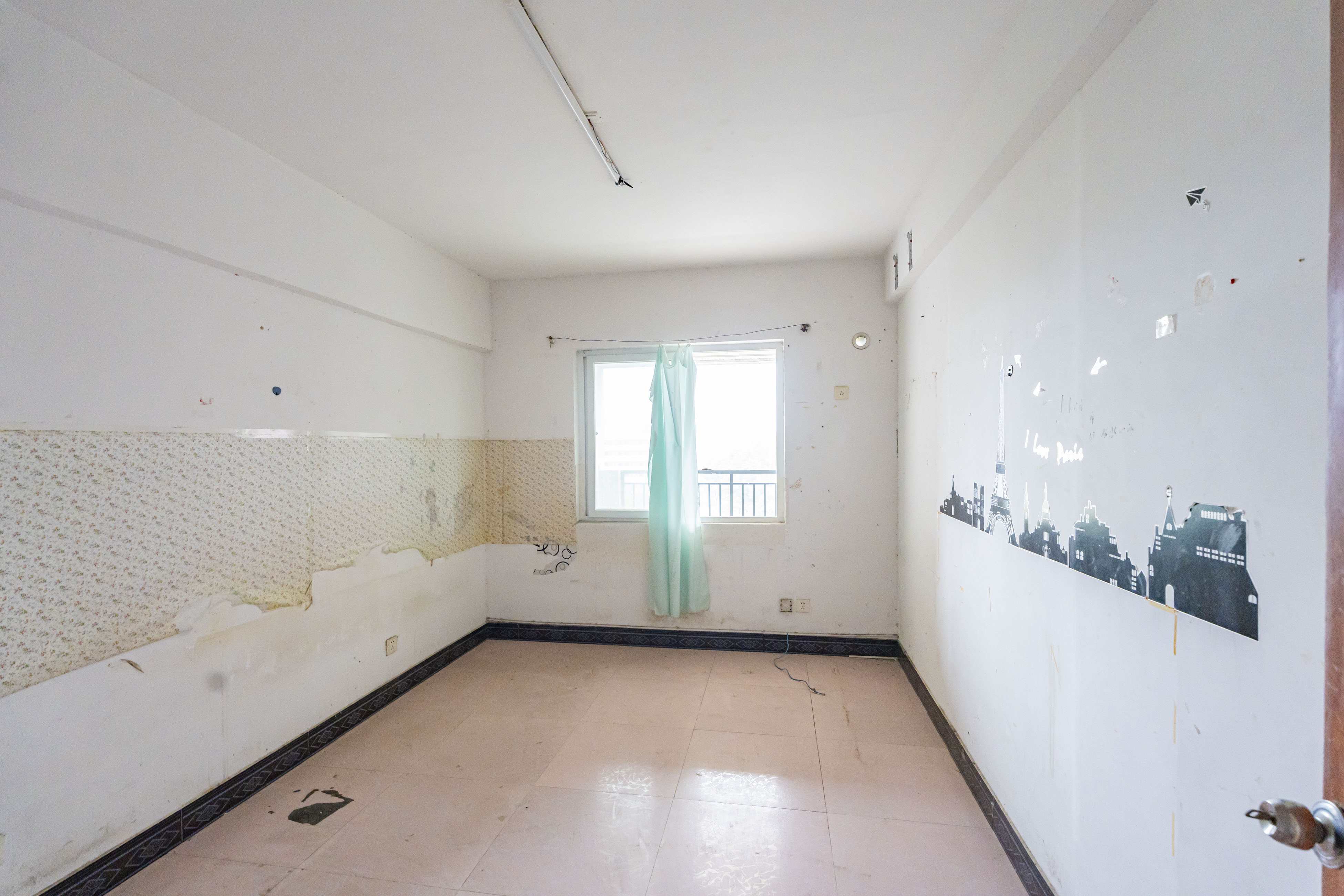 学府华庭  5室2厅1卫    128.0万 学府华庭  5室2厅1卫    128.0万卧室