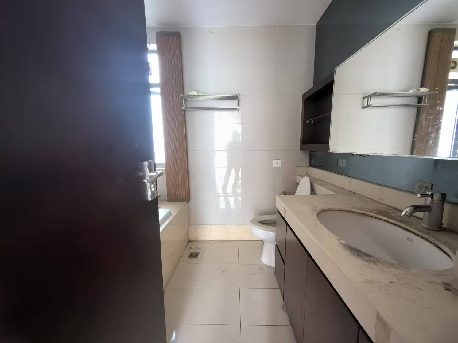 珠江花城二期扶水岸 3室2厅2卫 2600.0元/月 珠江花城二期扶水岸 3室2厅2卫 2600.0元/月室内图