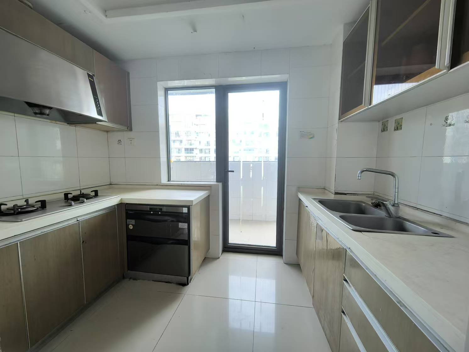 珠江花城二期扶水岸 3室2厅2卫 2600.0元/月 珠江花城二期扶水岸 3室2厅2卫 2600.0元/月室内图