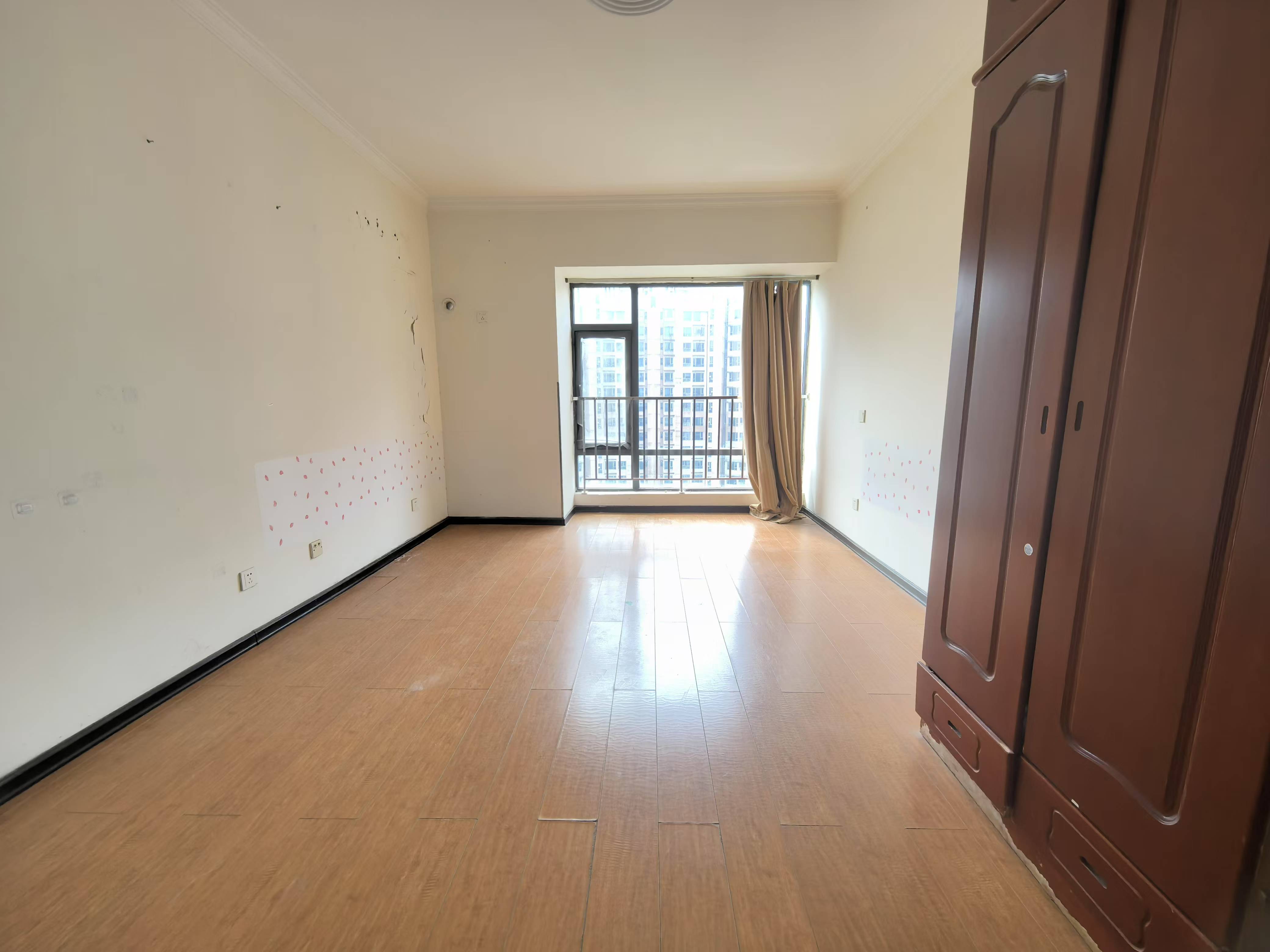 珠江花城二期扶水岸 3室2厅2卫 2600.0元/月 珠江花城二期扶水岸 3室2厅2卫 2600.0元/月室内图