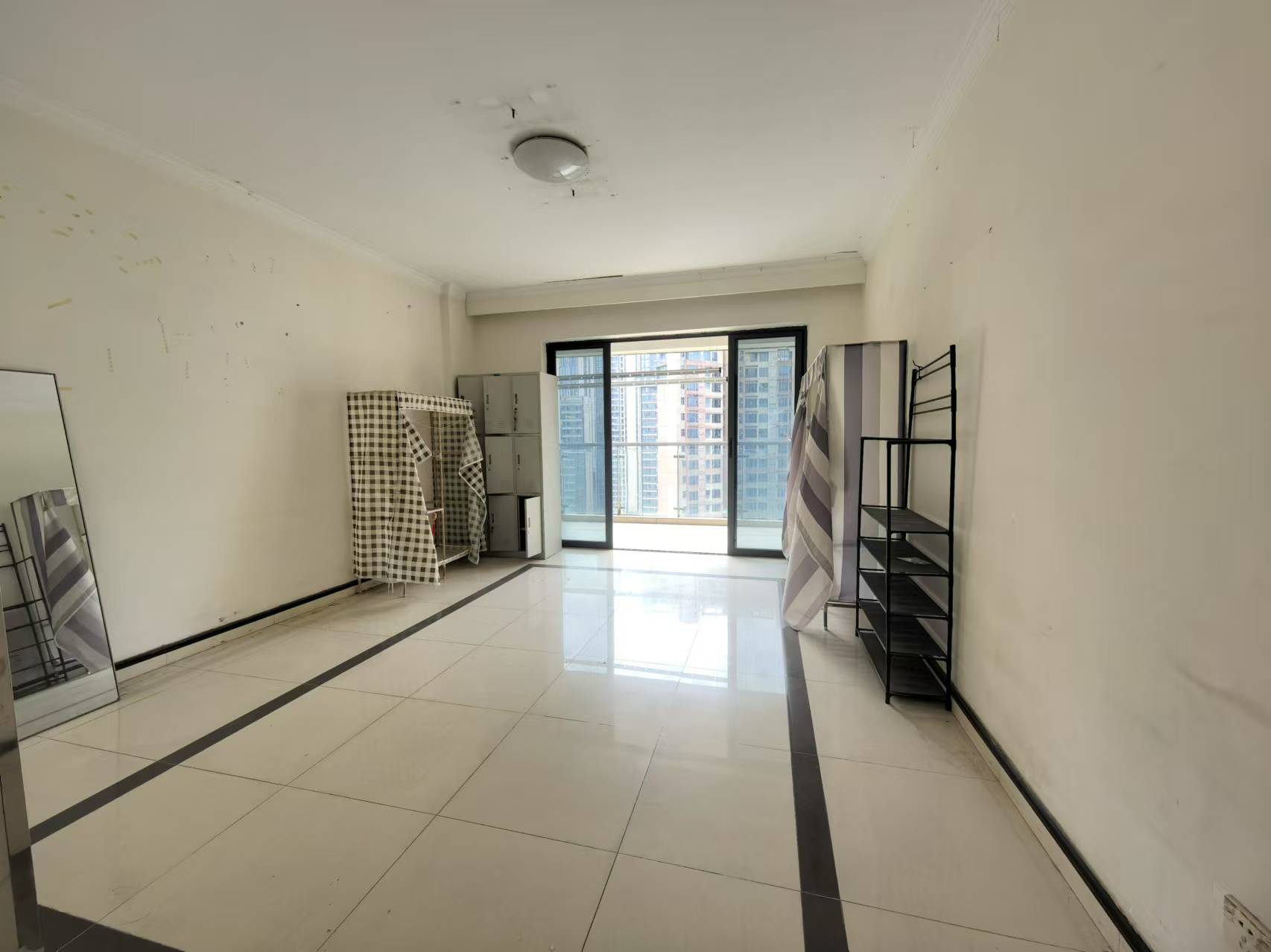 珠江花城二期扶水岸 3室2厅2卫 2600.0元/月 珠江花城二期扶水岸 3室2厅2卫 2600.0元/月室内图