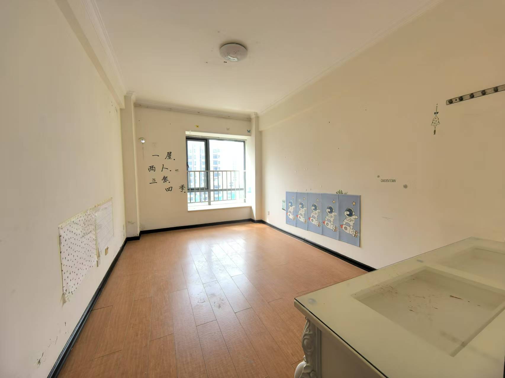 珠江花城二期扶水岸 3室2厅2卫 2600.0元/月 珠江花城二期扶水岸 3室2厅2卫 2600.0元/月室内图