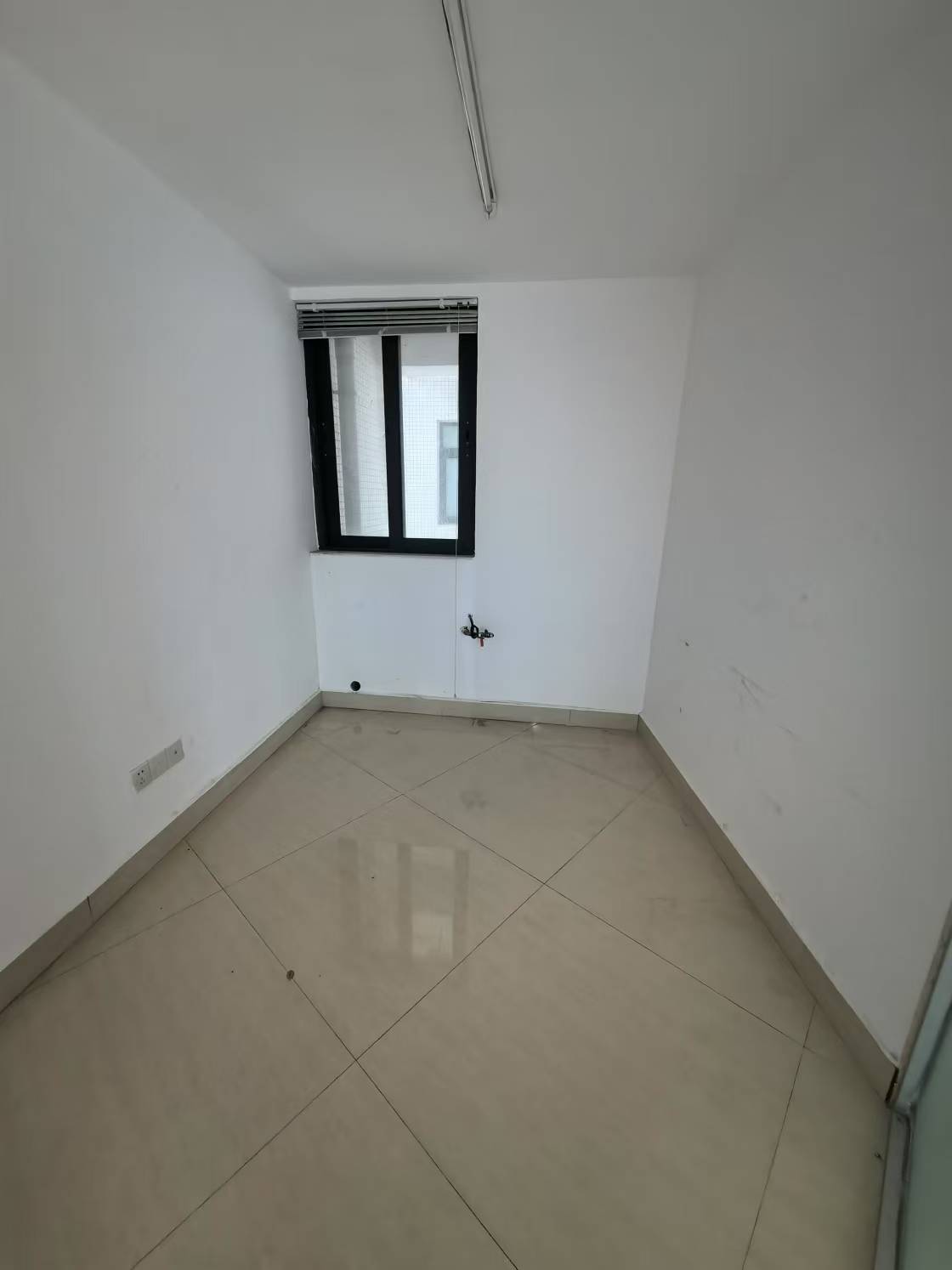 宝华海景 7室2厅2卫 9000.0元/月 宝华海景 7室2厅2卫 9000.0元/月室内图