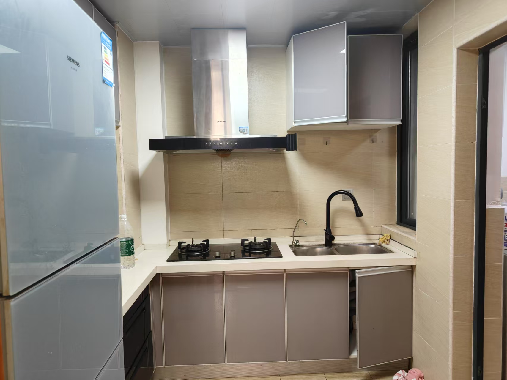 山水誉峰  3室2厅1卫    3200.0元/月室内图