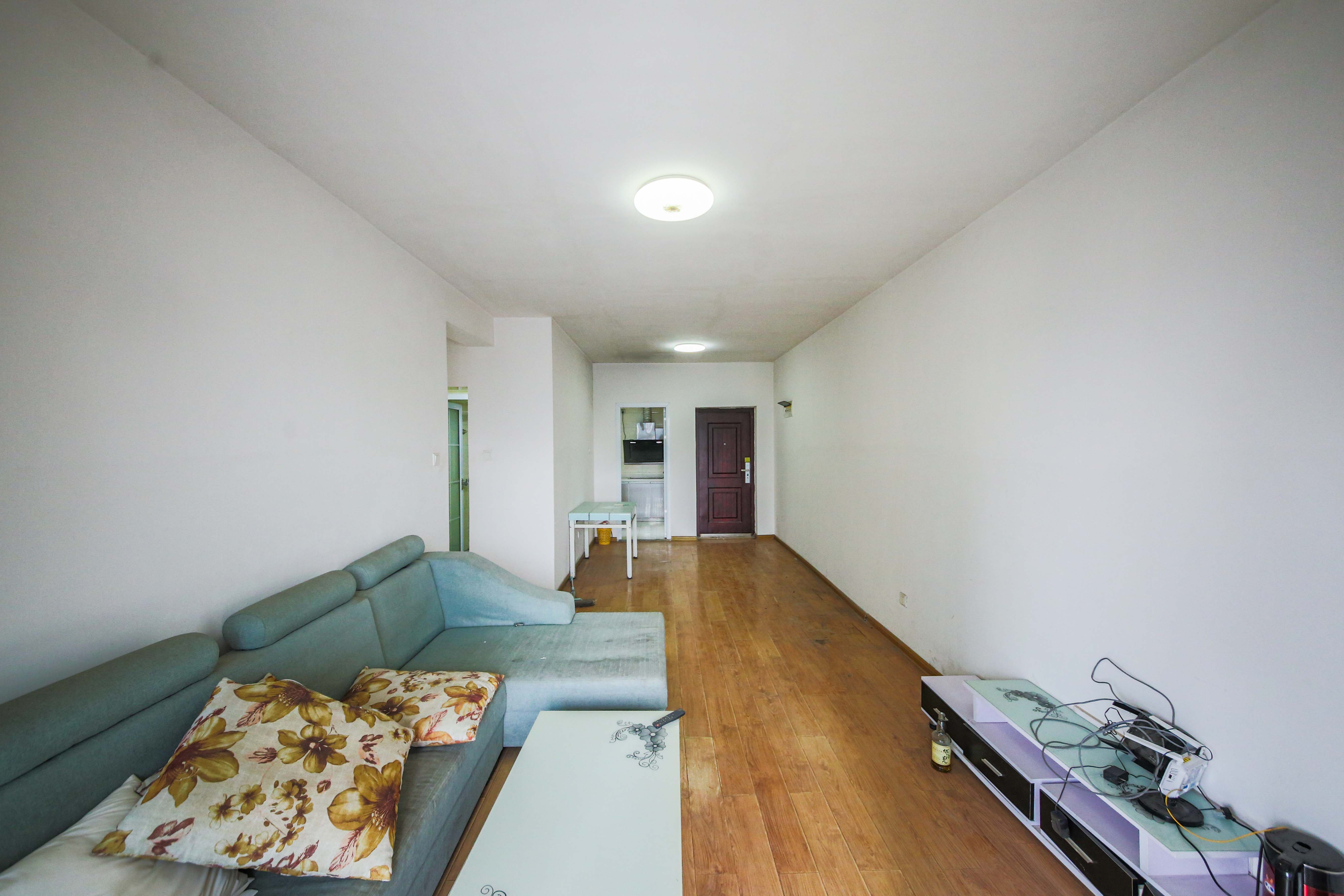 丽水熙园  3室2厅1卫    90.0万 丽水熙园  3室2厅1卫    90.0万客厅