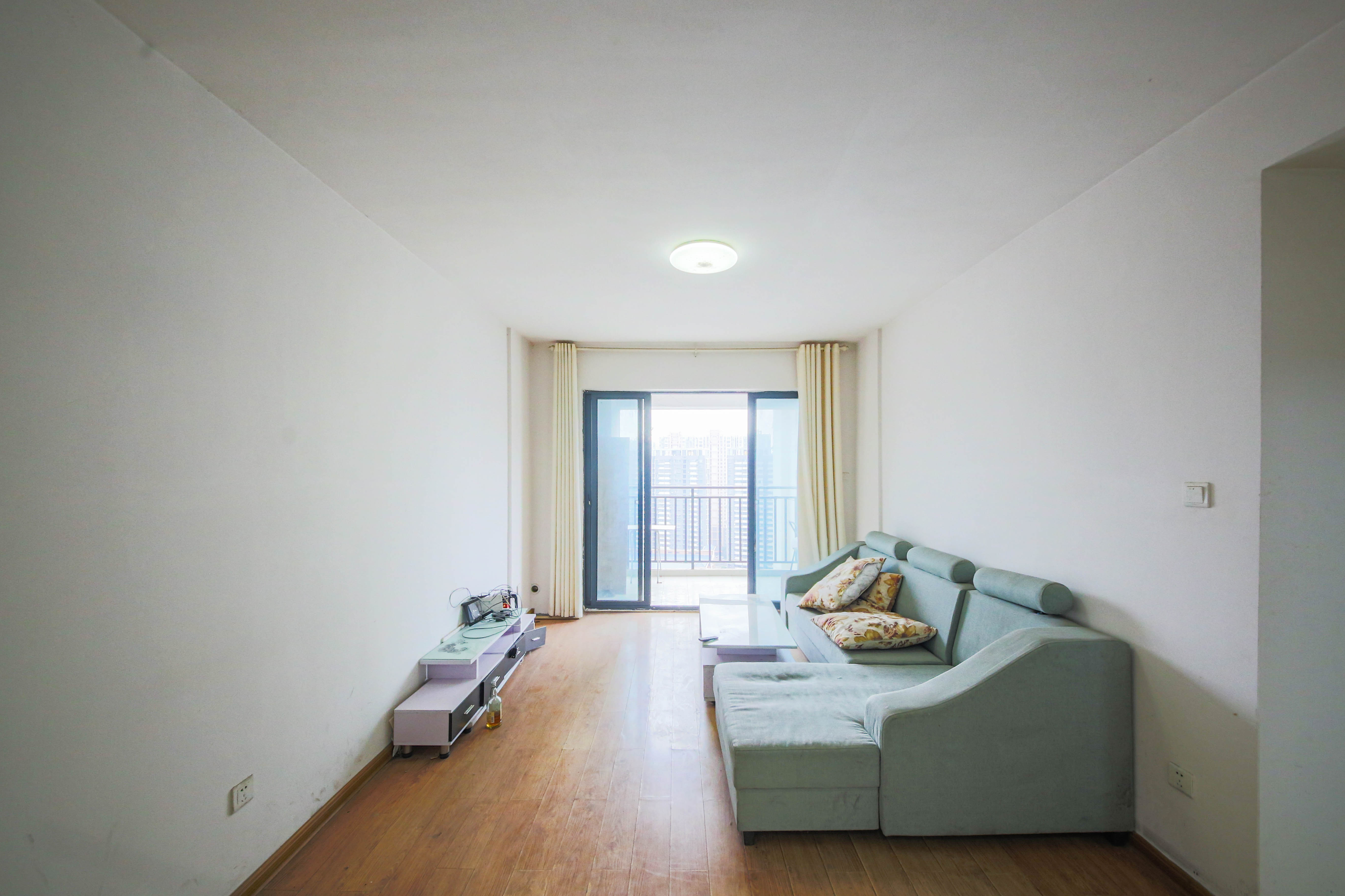 丽水熙园  3室2厅1卫    90.0万 丽水熙园  3室2厅1卫    90.0万客厅