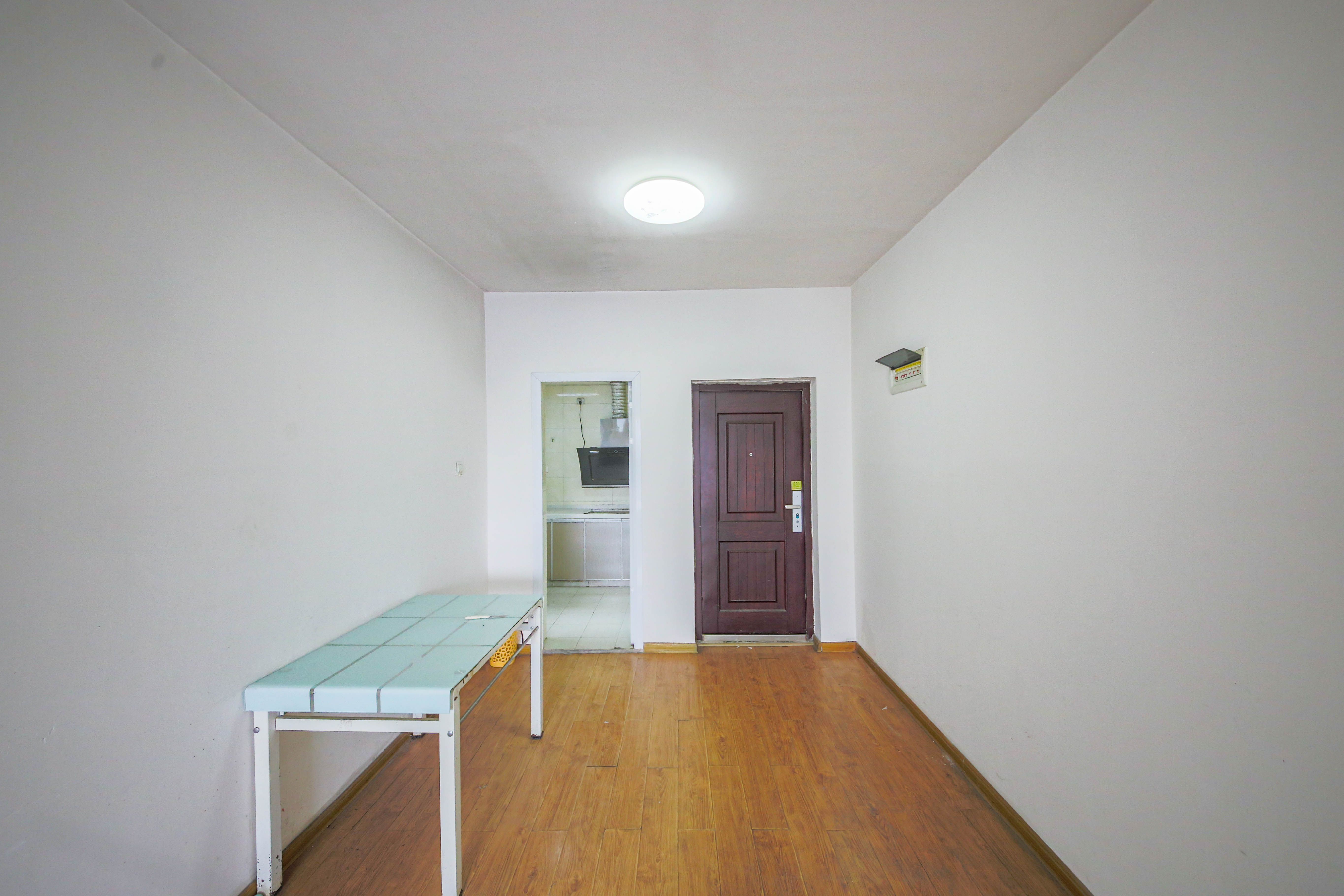 丽水熙园  3室2厅1卫    90.0万 丽水熙园  3室2厅1卫    90.0万客厅