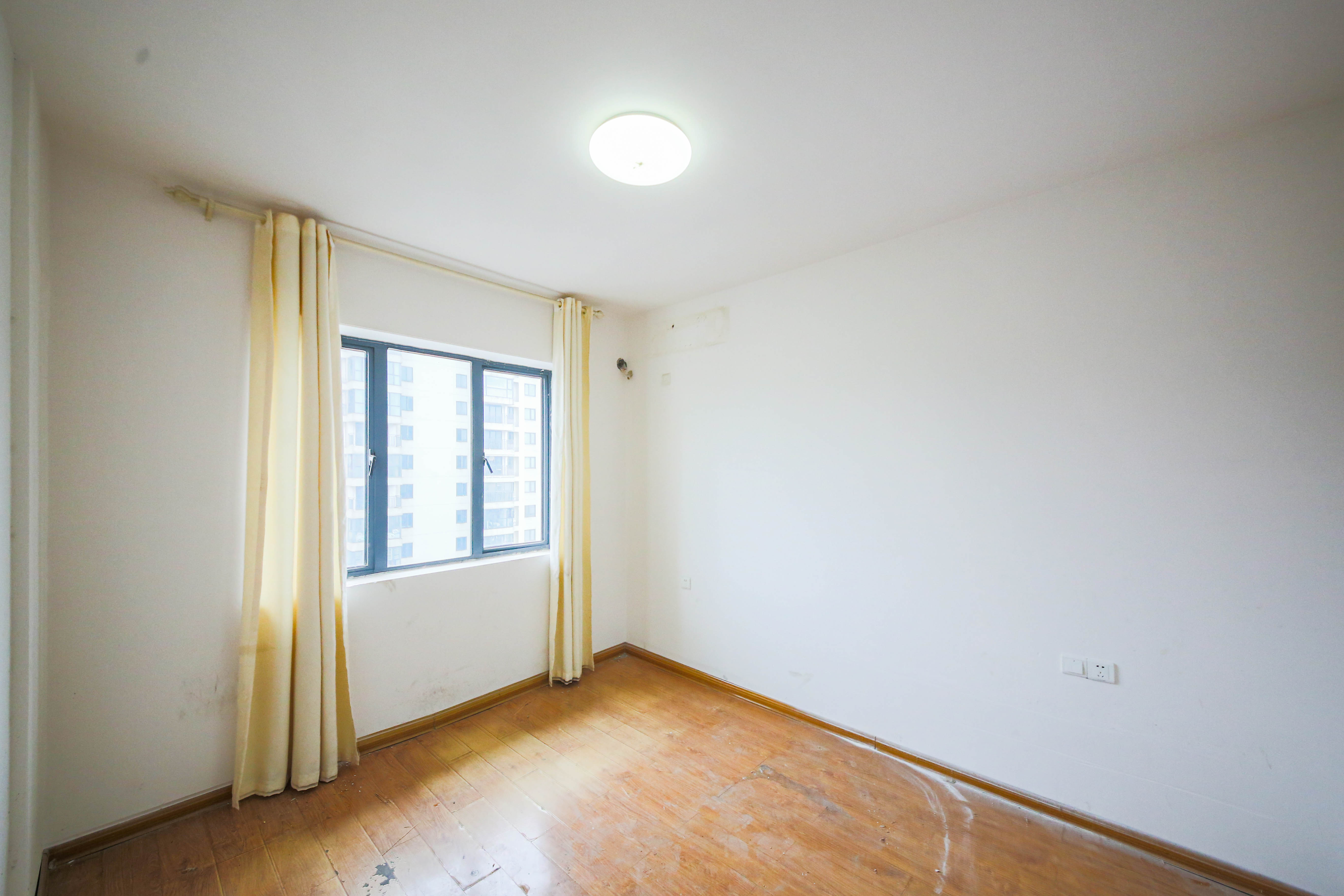 丽水熙园  3室2厅1卫    90.0万 丽水熙园  3室2厅1卫    90.0万卧室