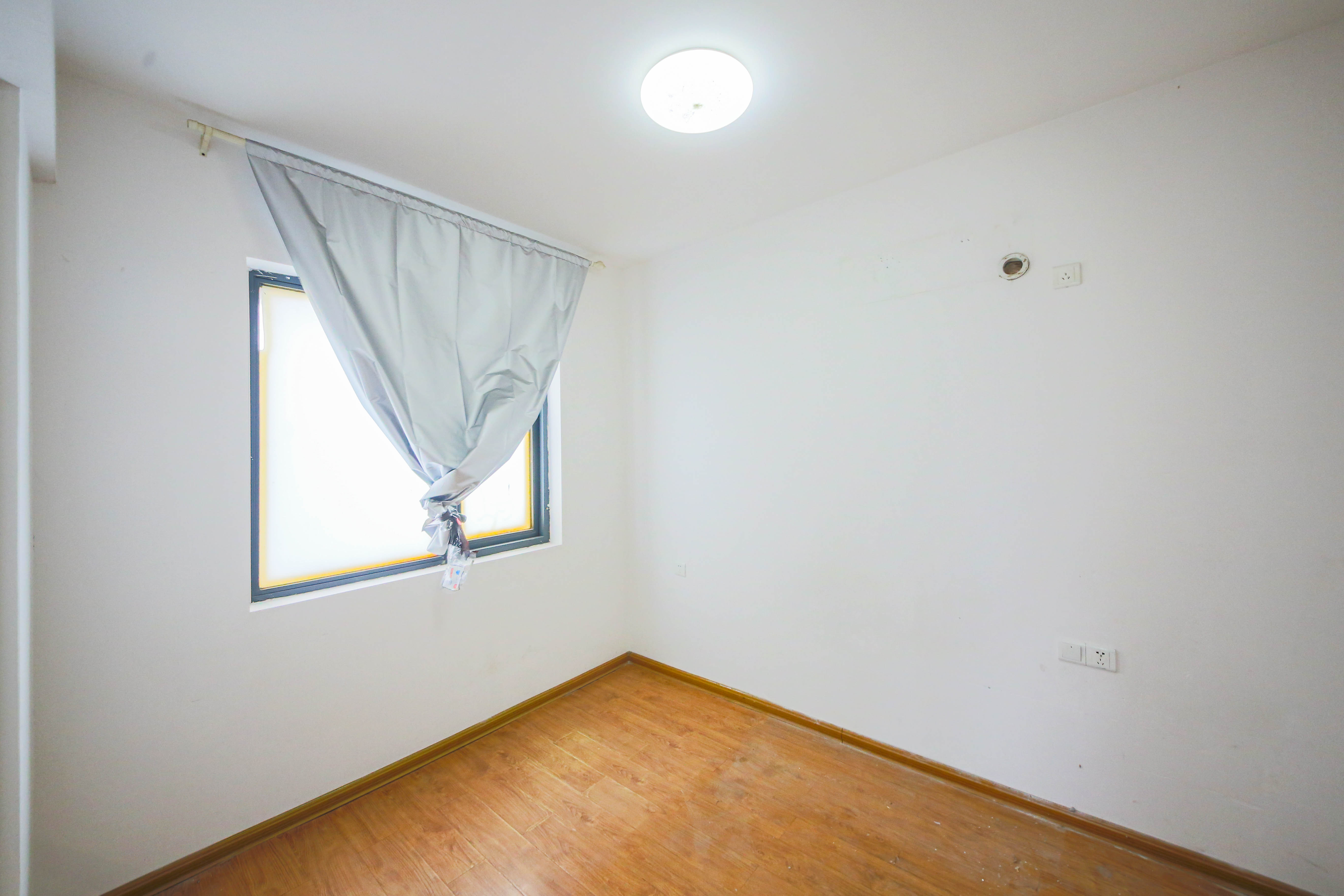 丽水熙园  3室2厅1卫    90.0万 丽水熙园  3室2厅1卫    90.0万卧室