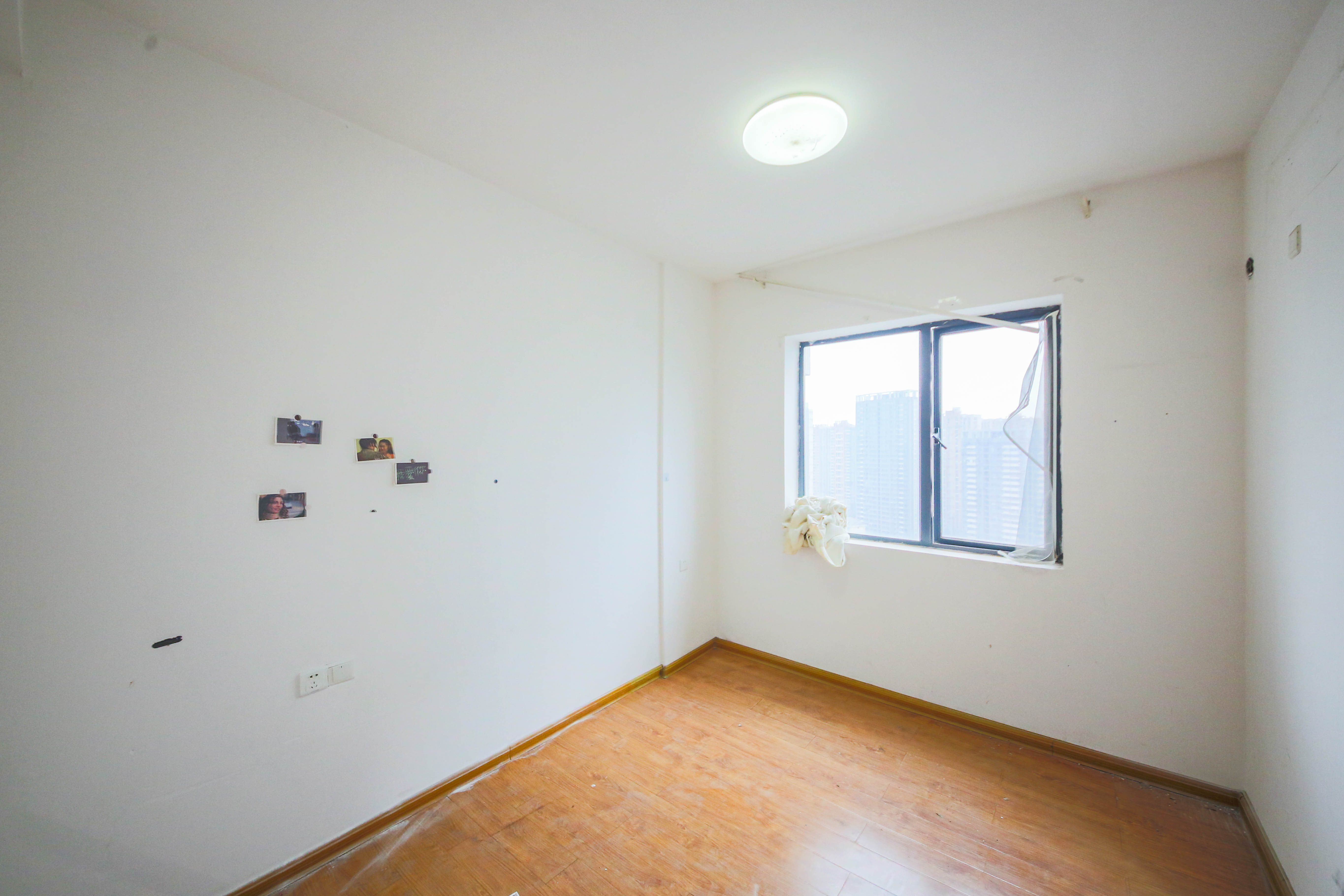 丽水熙园  3室2厅1卫    90.0万 丽水熙园  3室2厅1卫    90.0万卧室