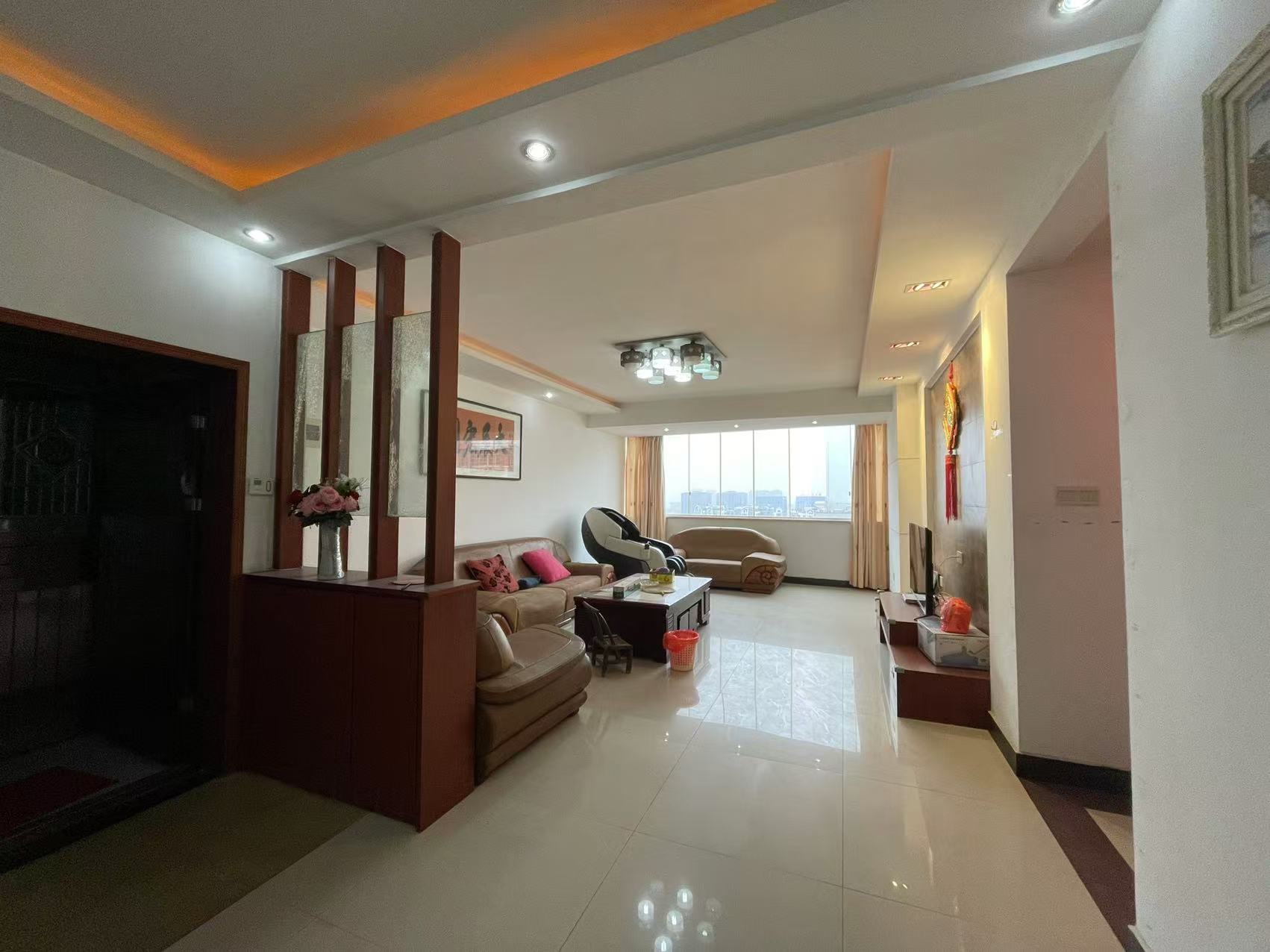 昌富城上城  3室2厅1卫    2000.0元/月 昌富城上城  3室2厅1卫    2000.0元/月